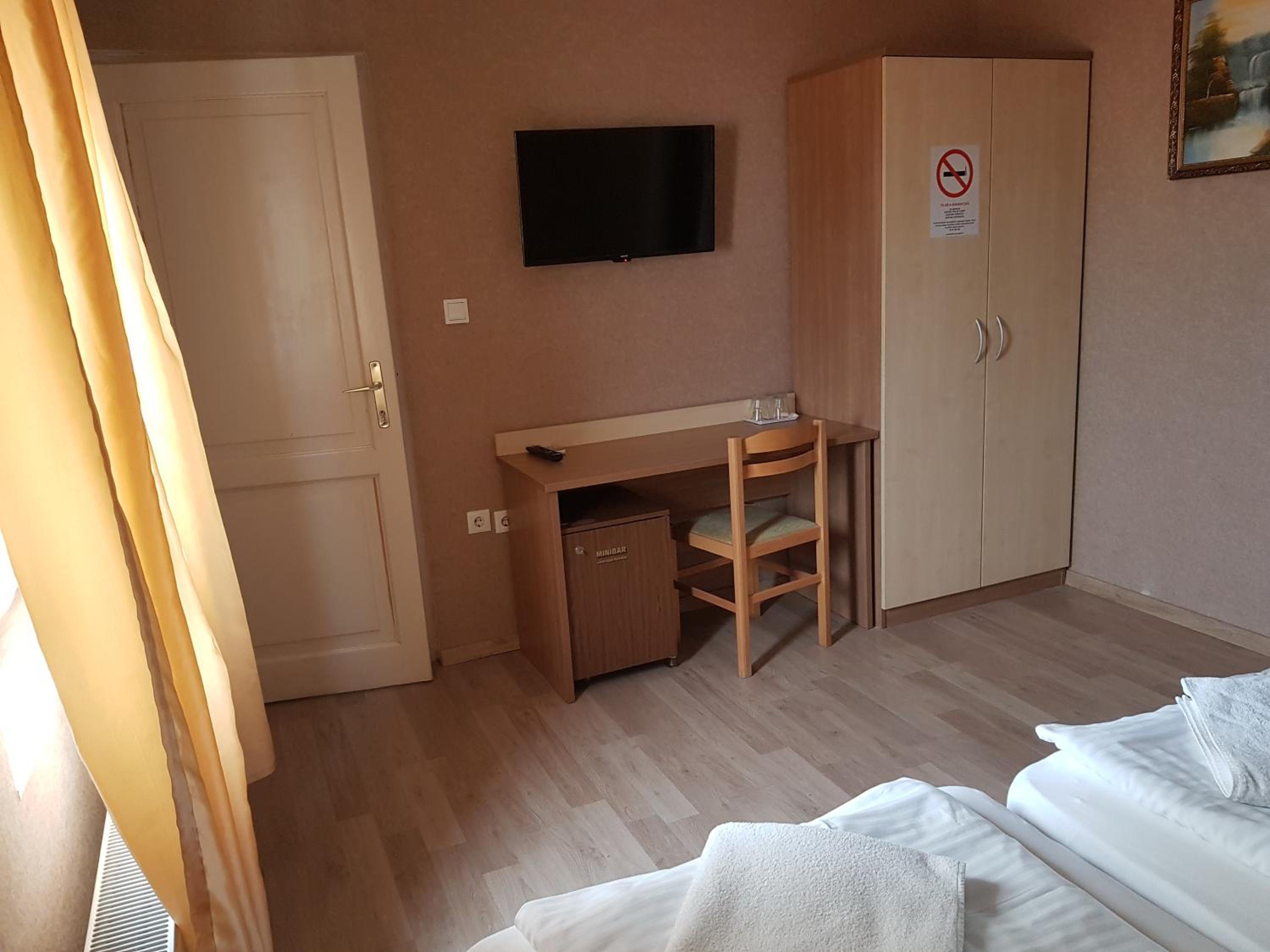 Standard Double or Twin Room - Photo 26