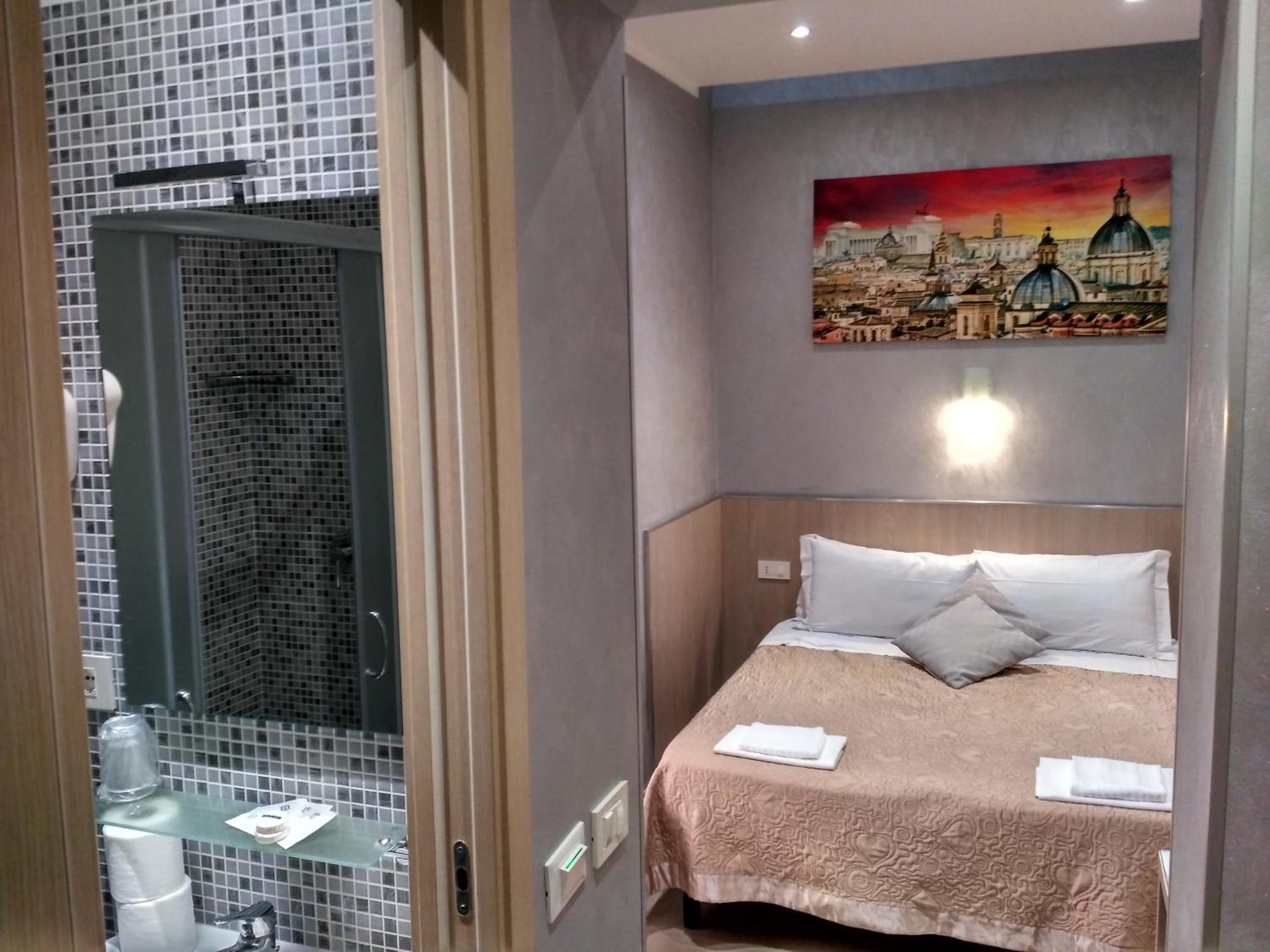 Economy Double Room photo 3