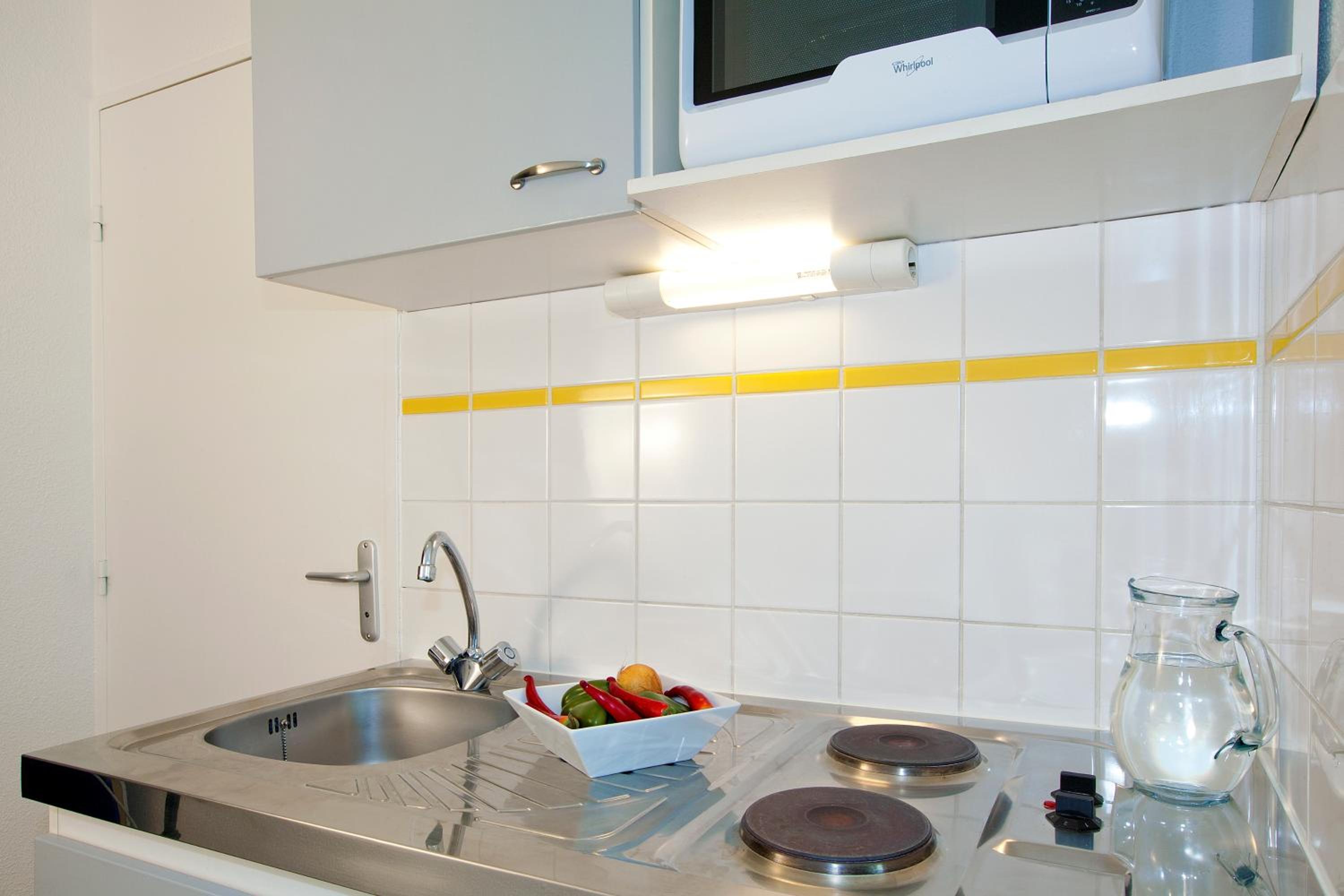 Studio Double Bed with kitchenette - Photo 4