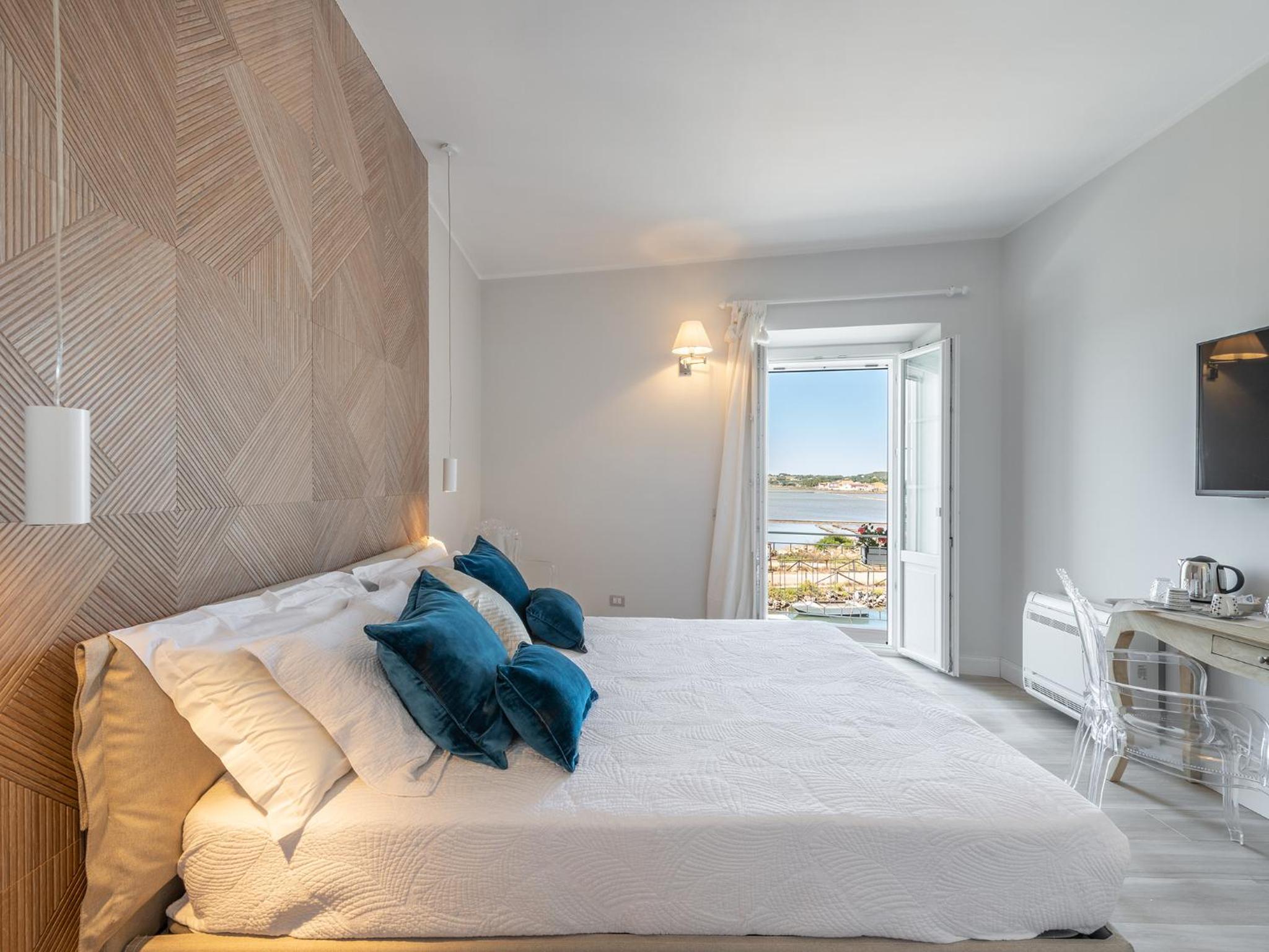 Deluxe Double Room with Balcony and View photo 1
