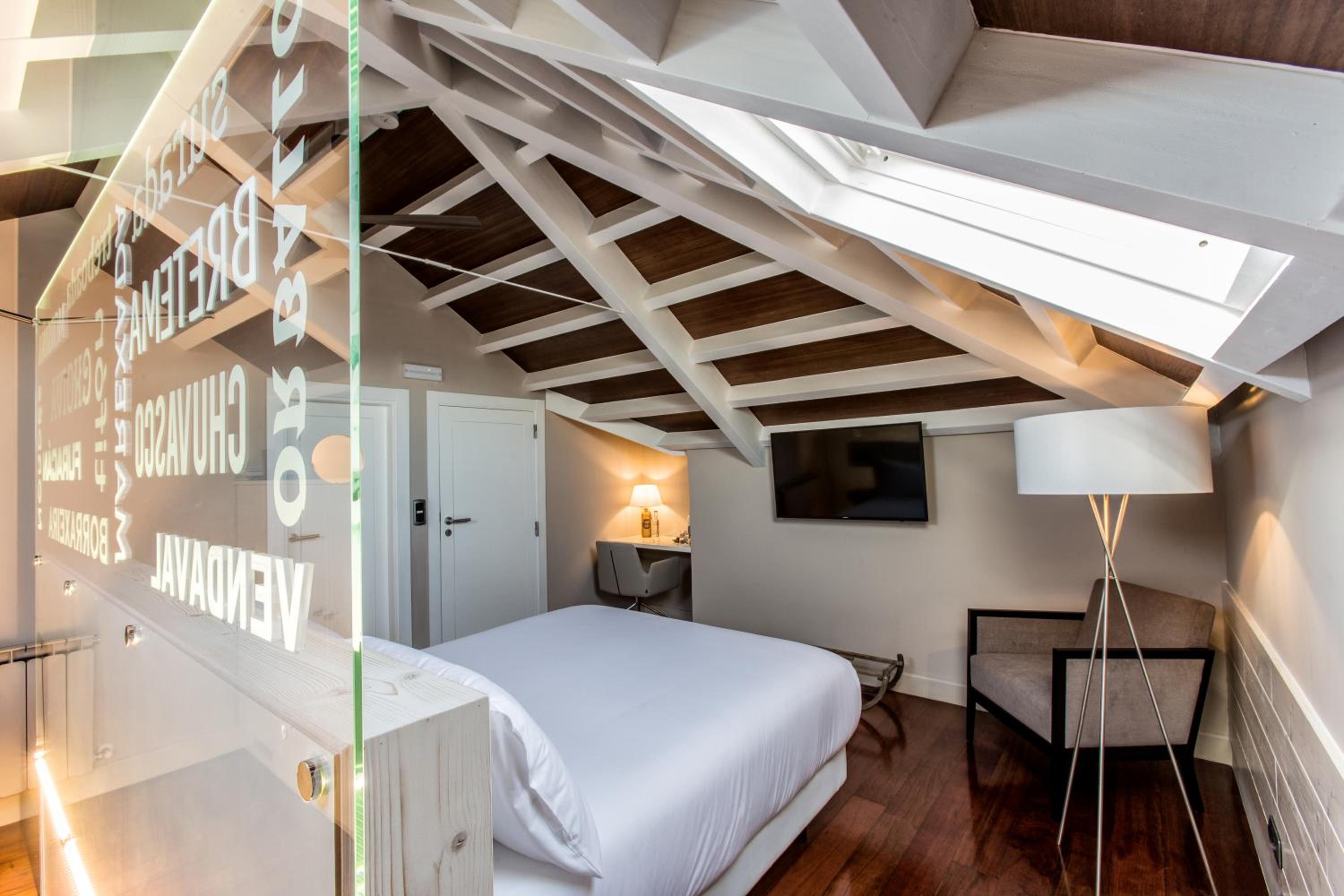Suite - Photo 8