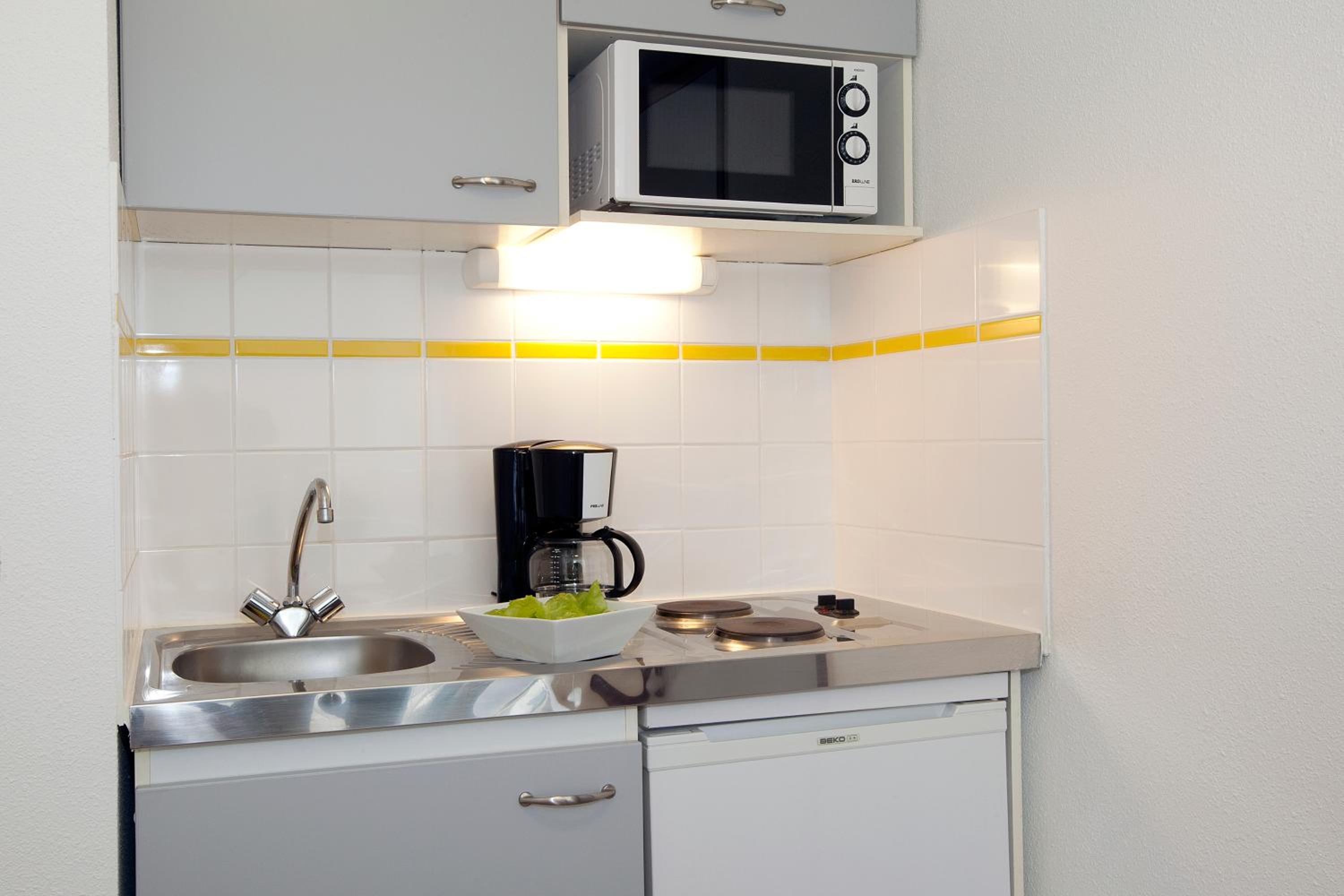 Twin Studio with Kitchenette - Photo 3