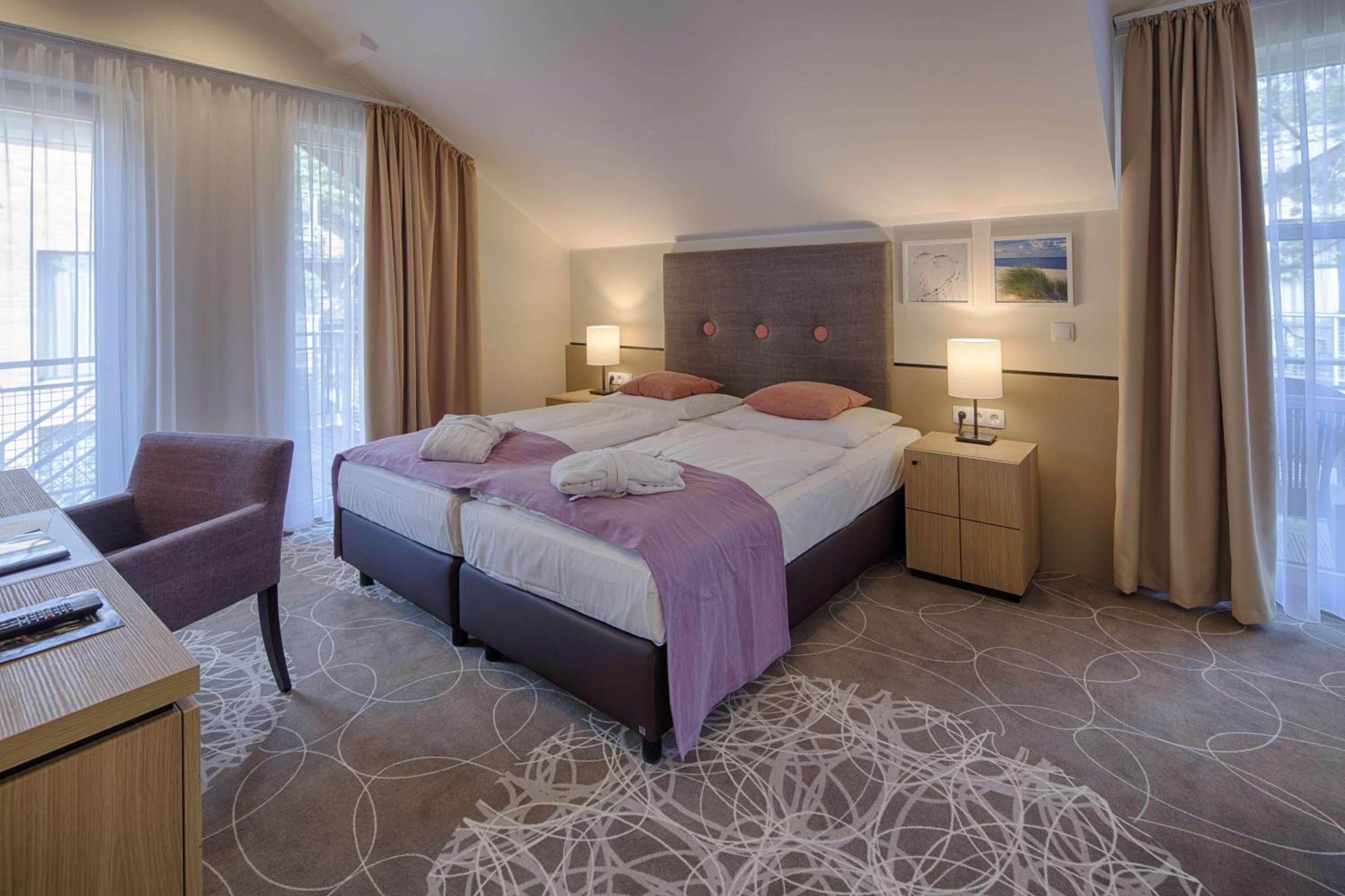 King Suite with Balcony photo 3