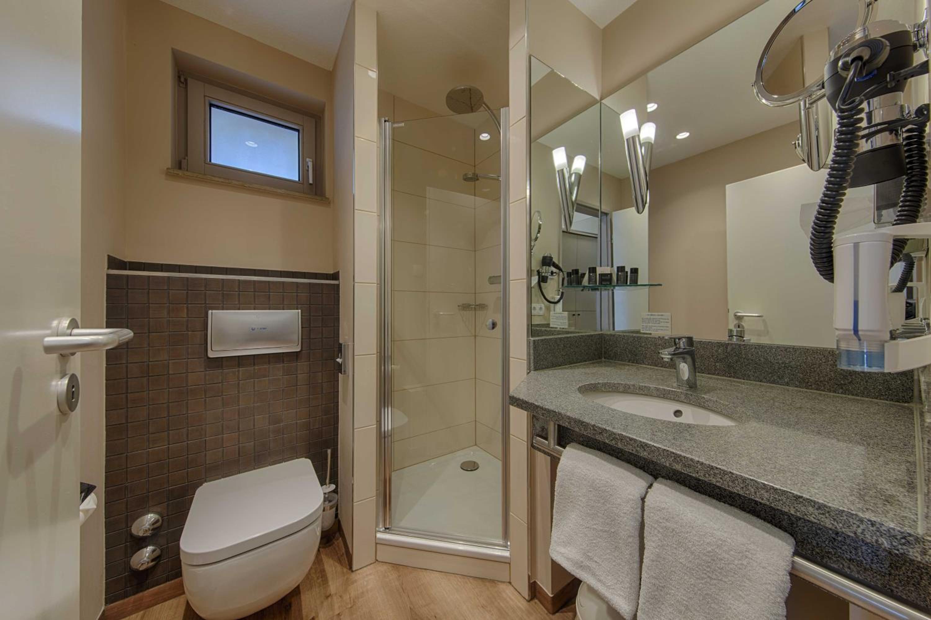 King Suite with Balcony photo 2