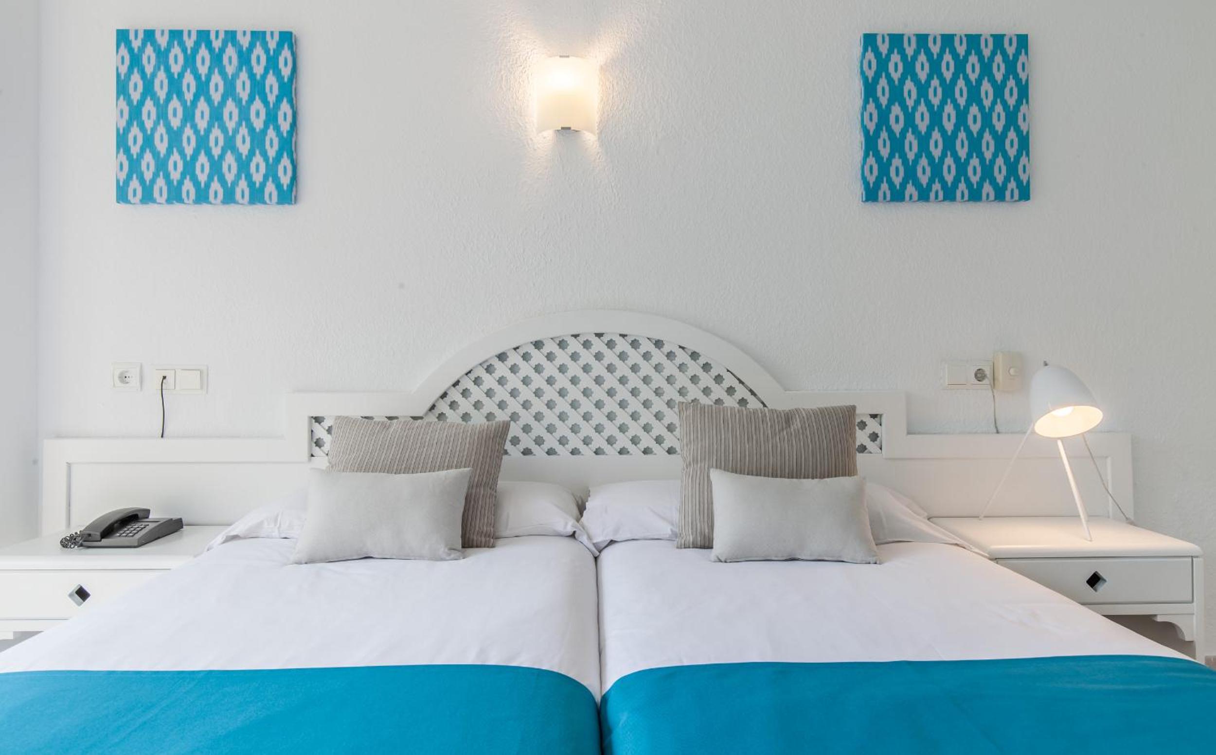 Double Room (2 Adults + 1 Child) photo 2
