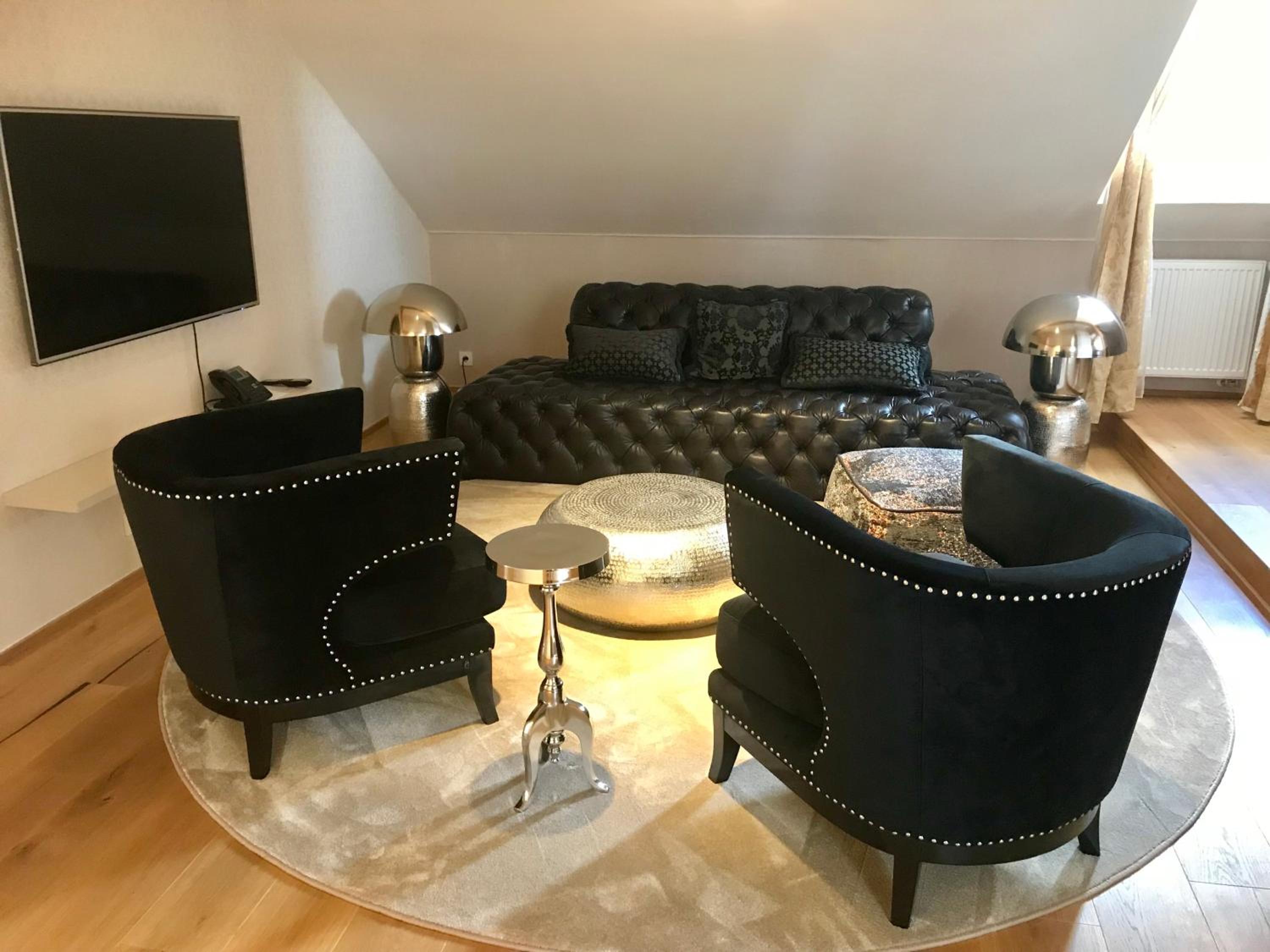 Large Double Room - Photo 6