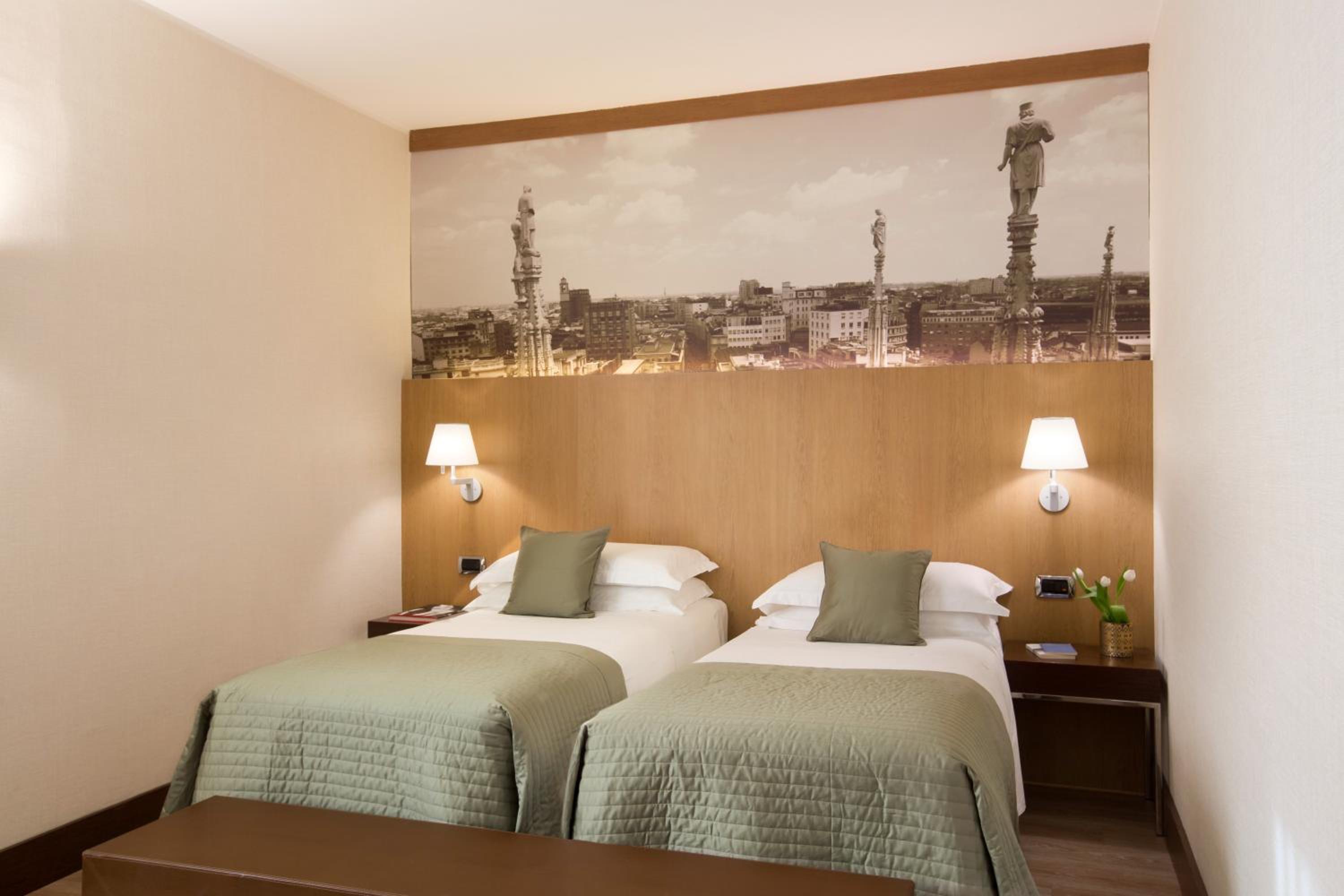 Deluxe Double or Twin Room thumbnail 5