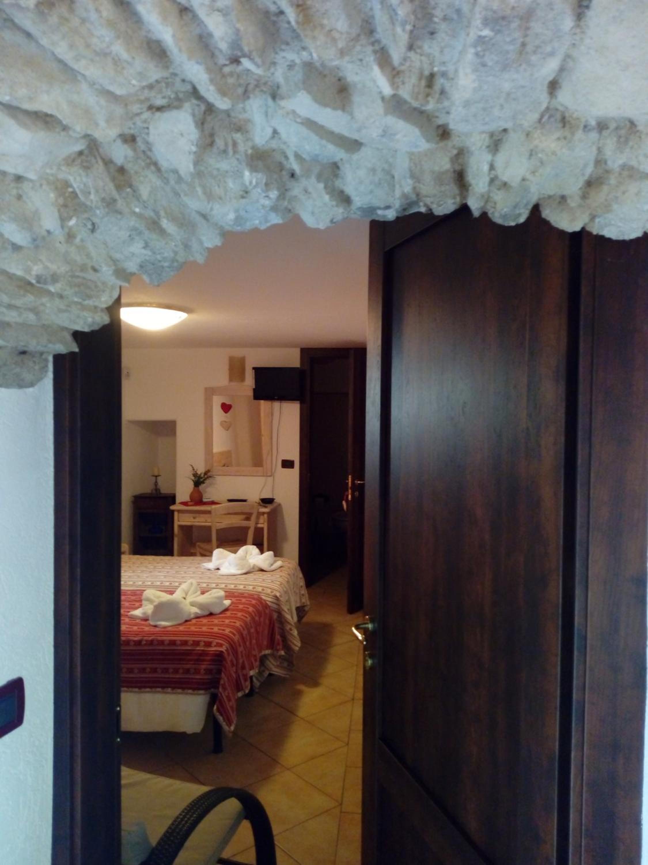 Two Connecting Double Rooms - Photo 3