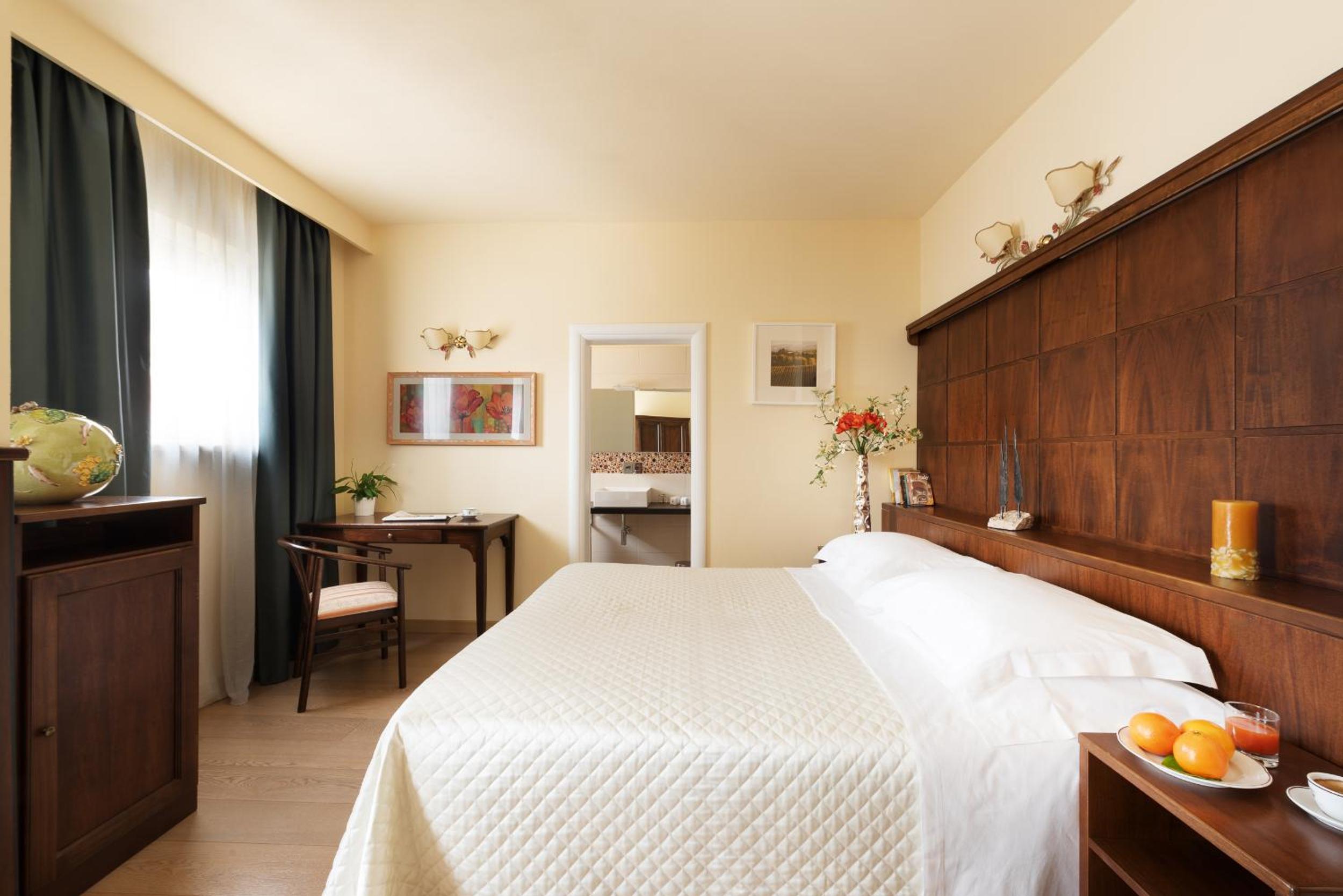 Standard Double or Twin Room - Photo 5