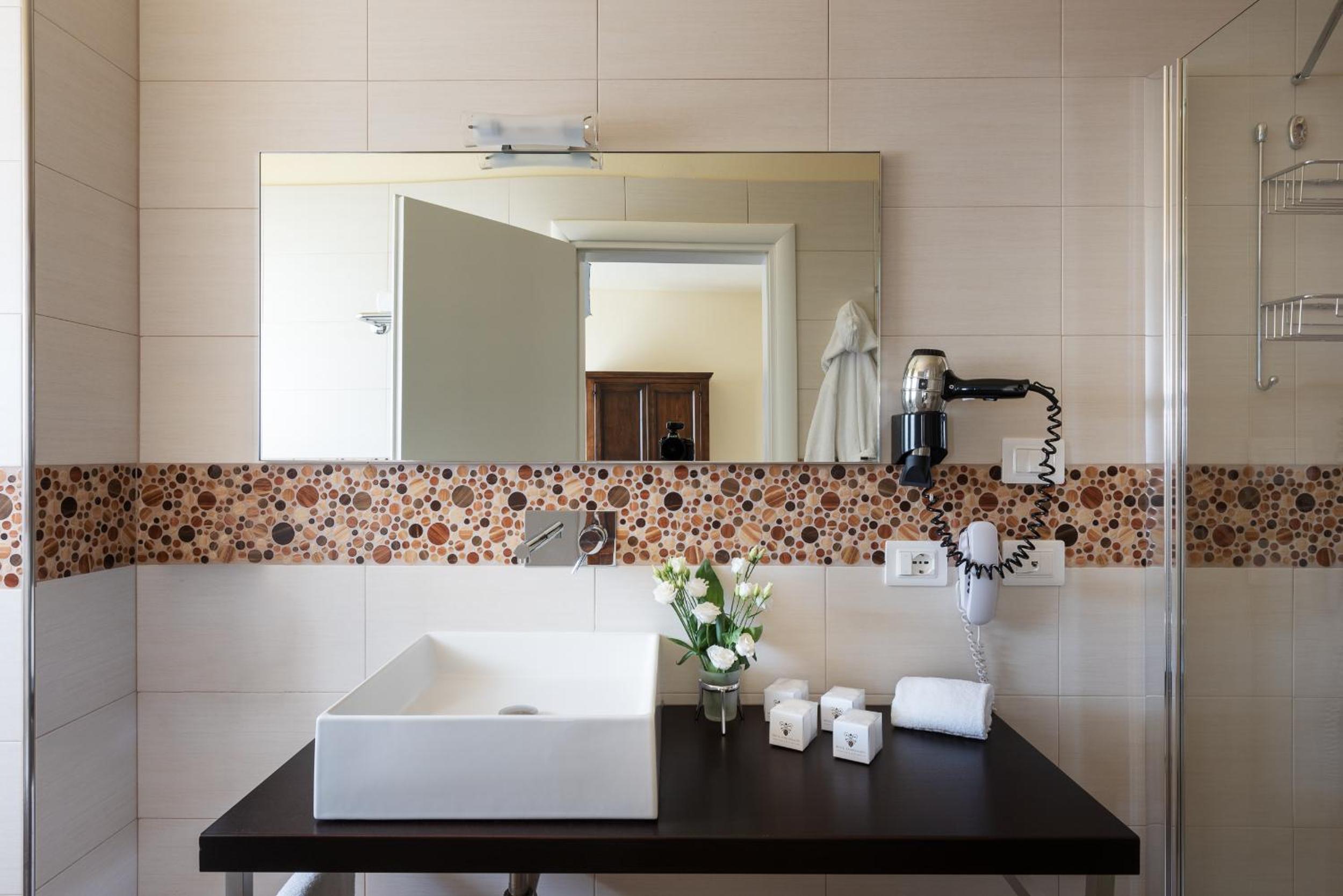Standard Double or Twin Room - Photo 4