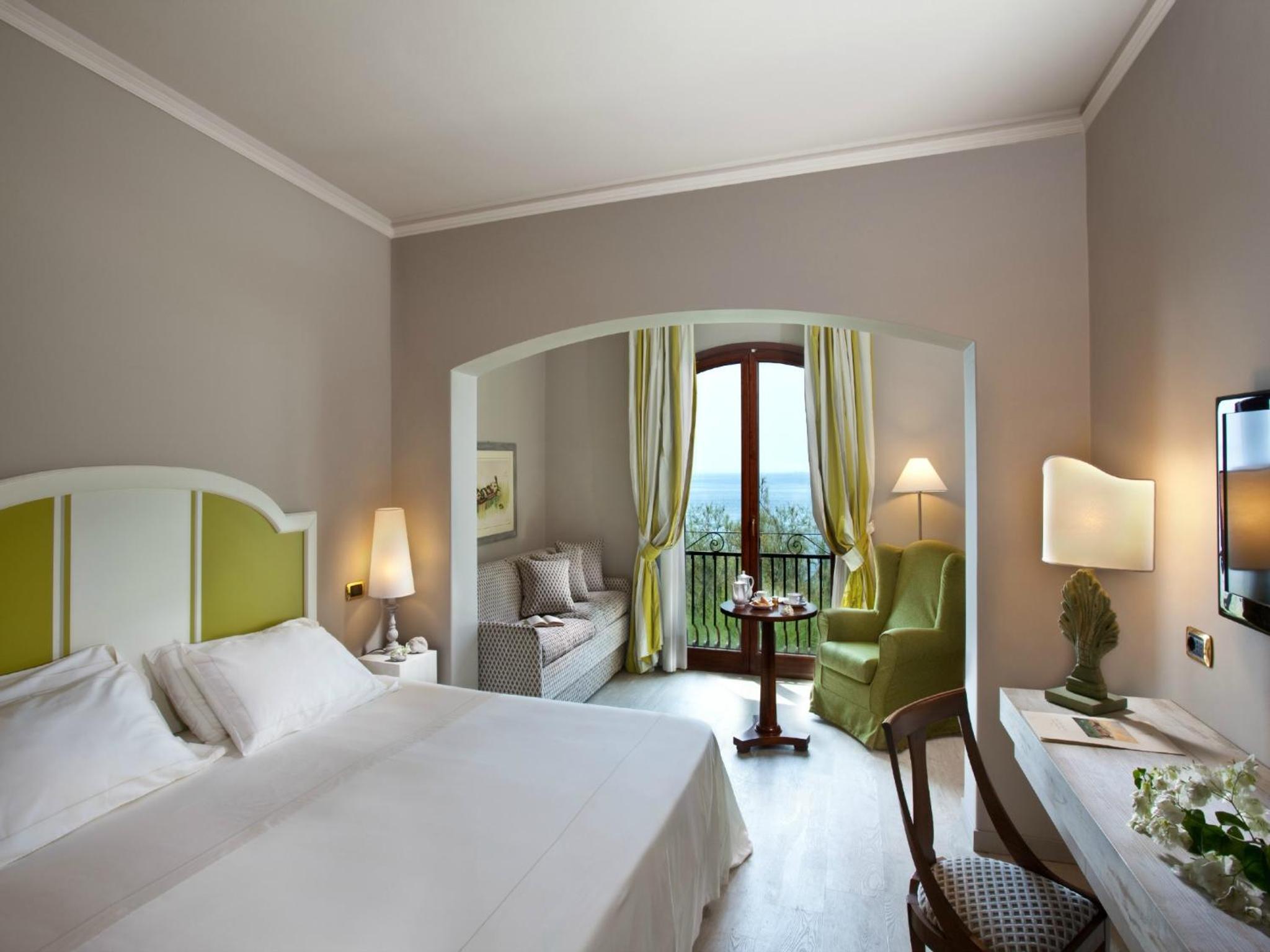 Deluxe Double Room with Sea View photo 3