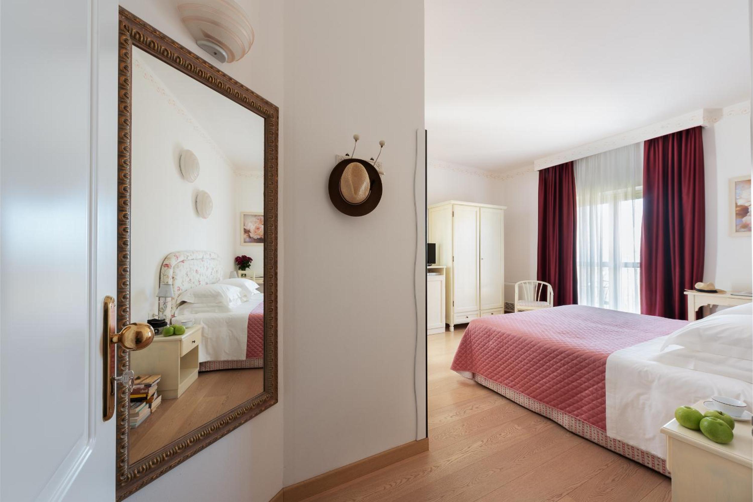 Superior Double or Twin Room - Photo 12