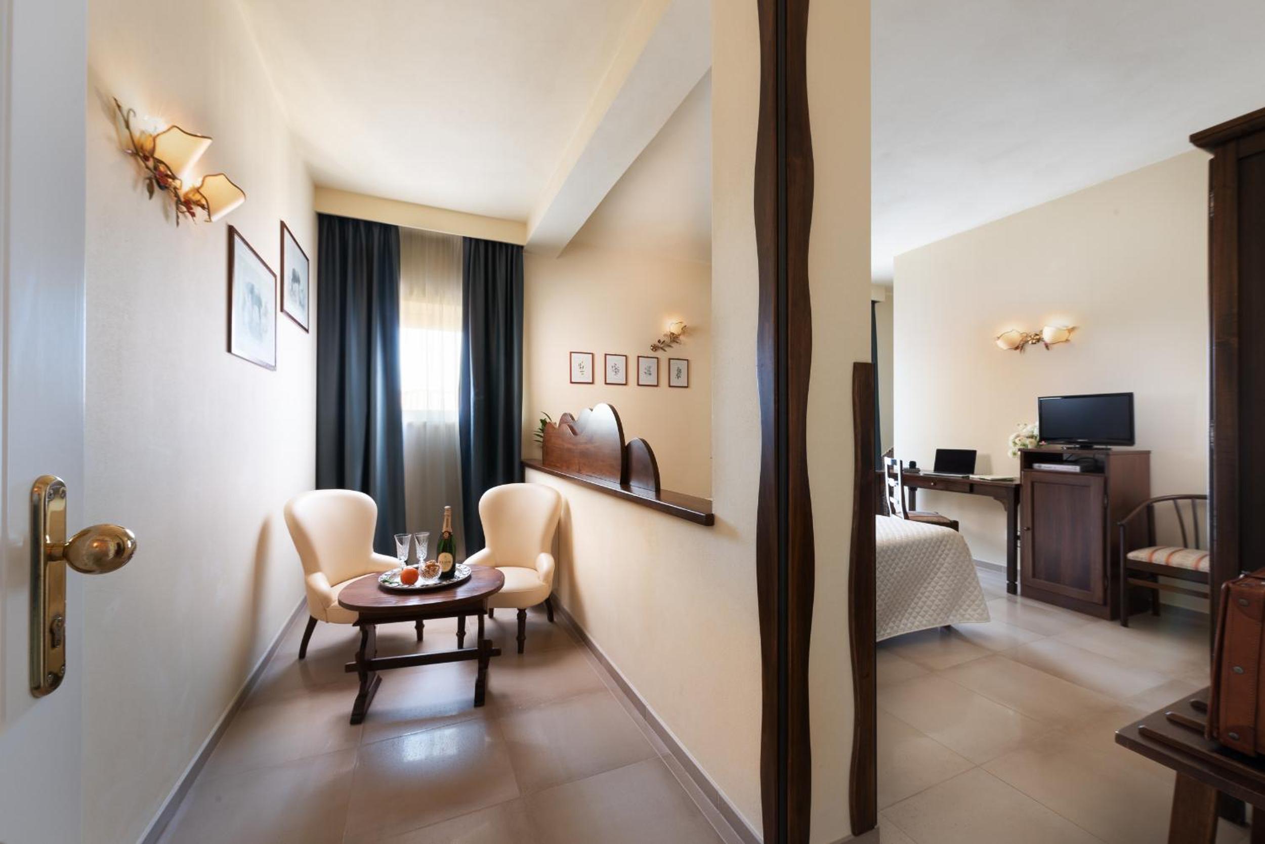 Superior Double or Twin Room - Photo 4