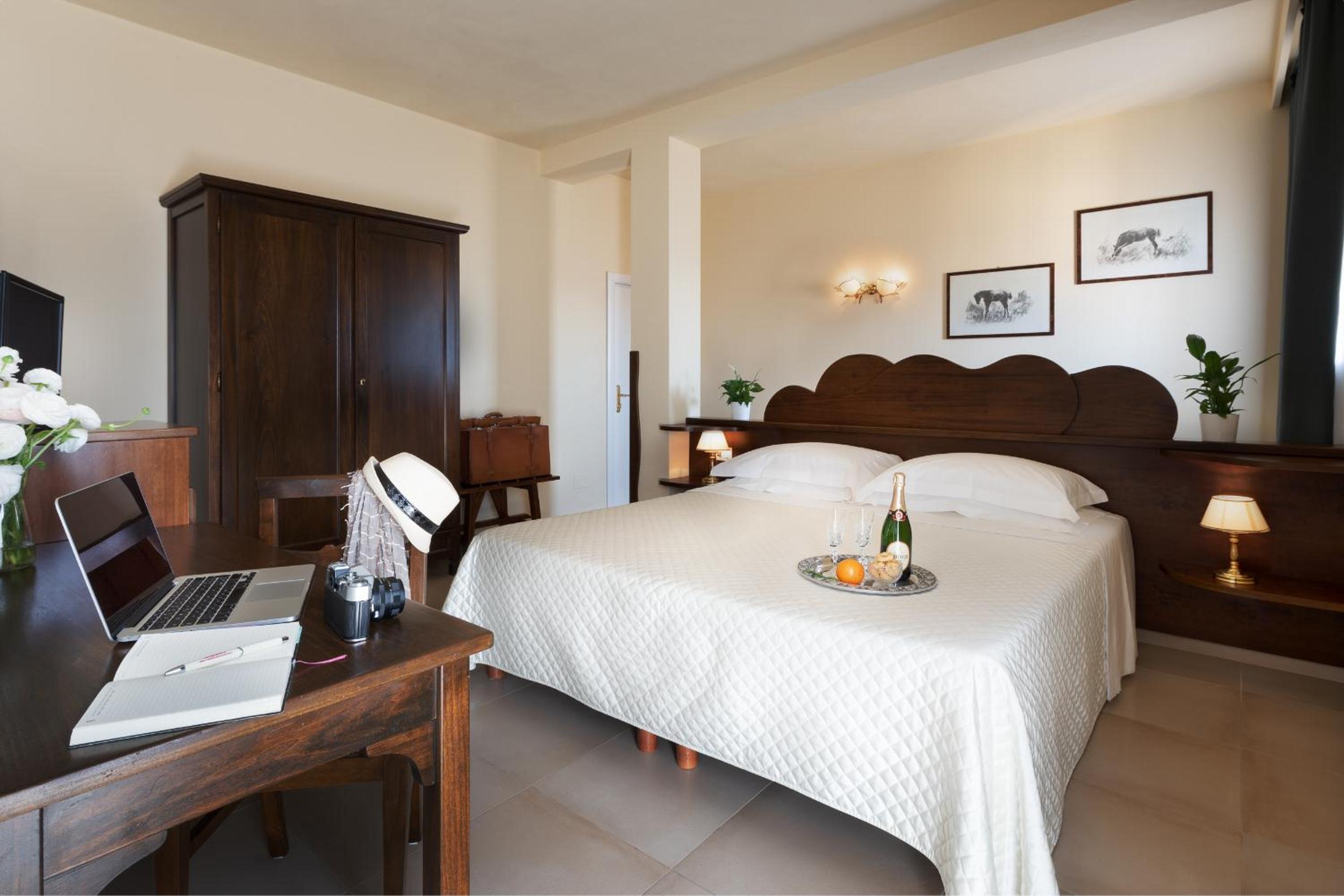 Superior Double or Twin Room - Photo 13