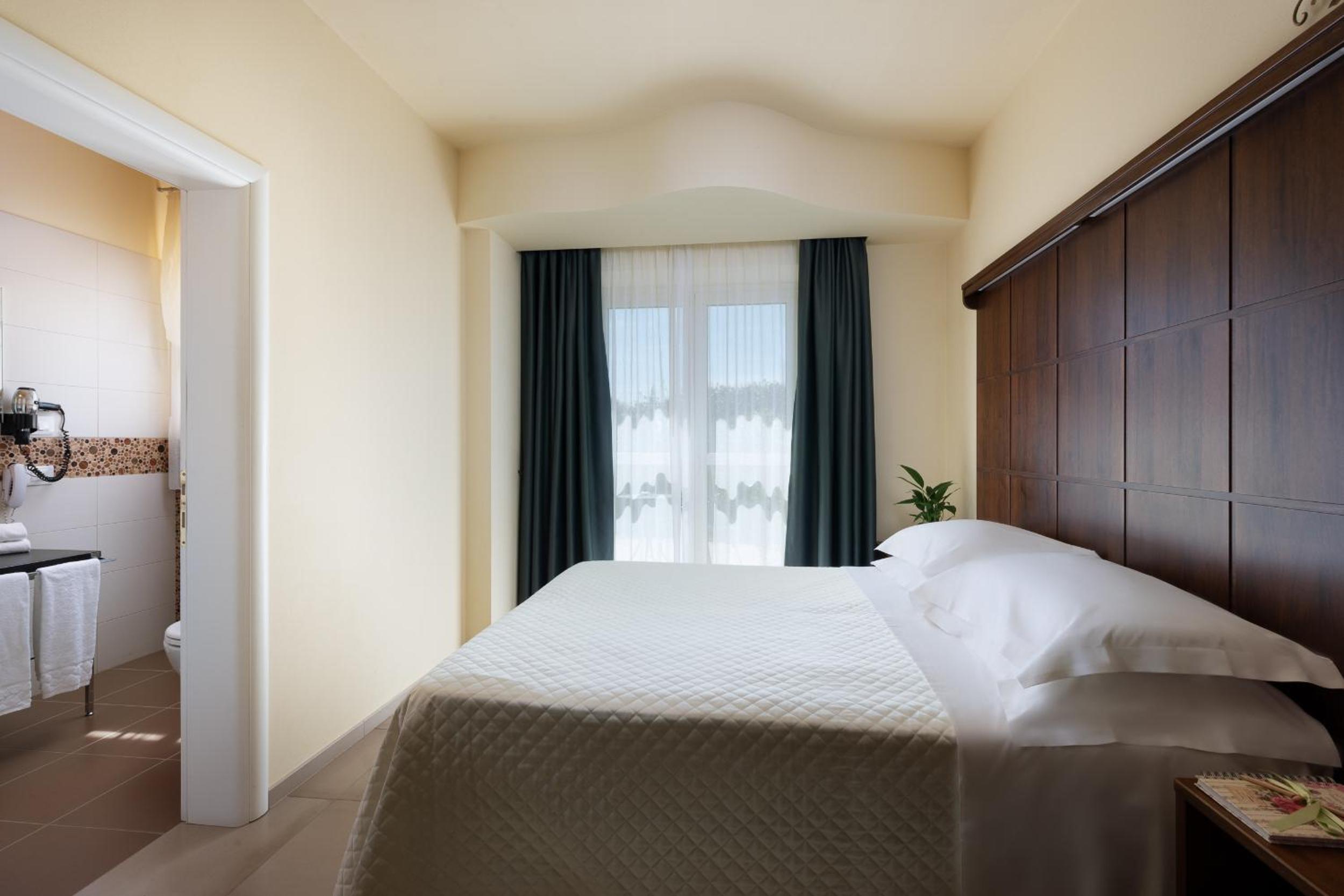 Superior Double or Twin Room - Photo 5