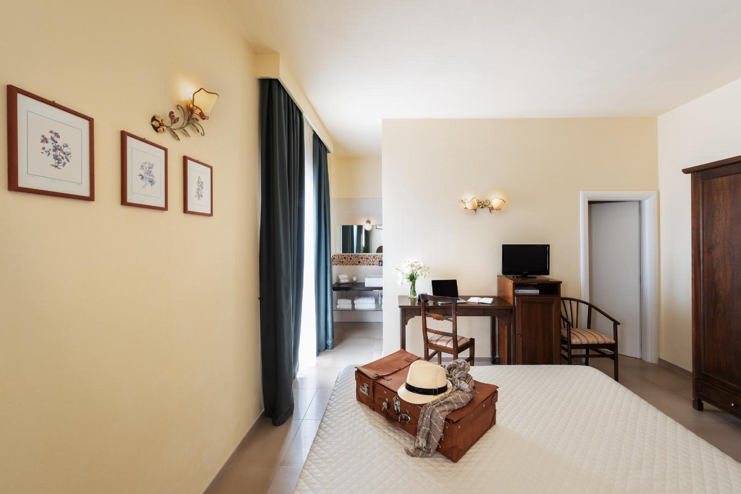 Superior Double or Twin Room - Photo 3