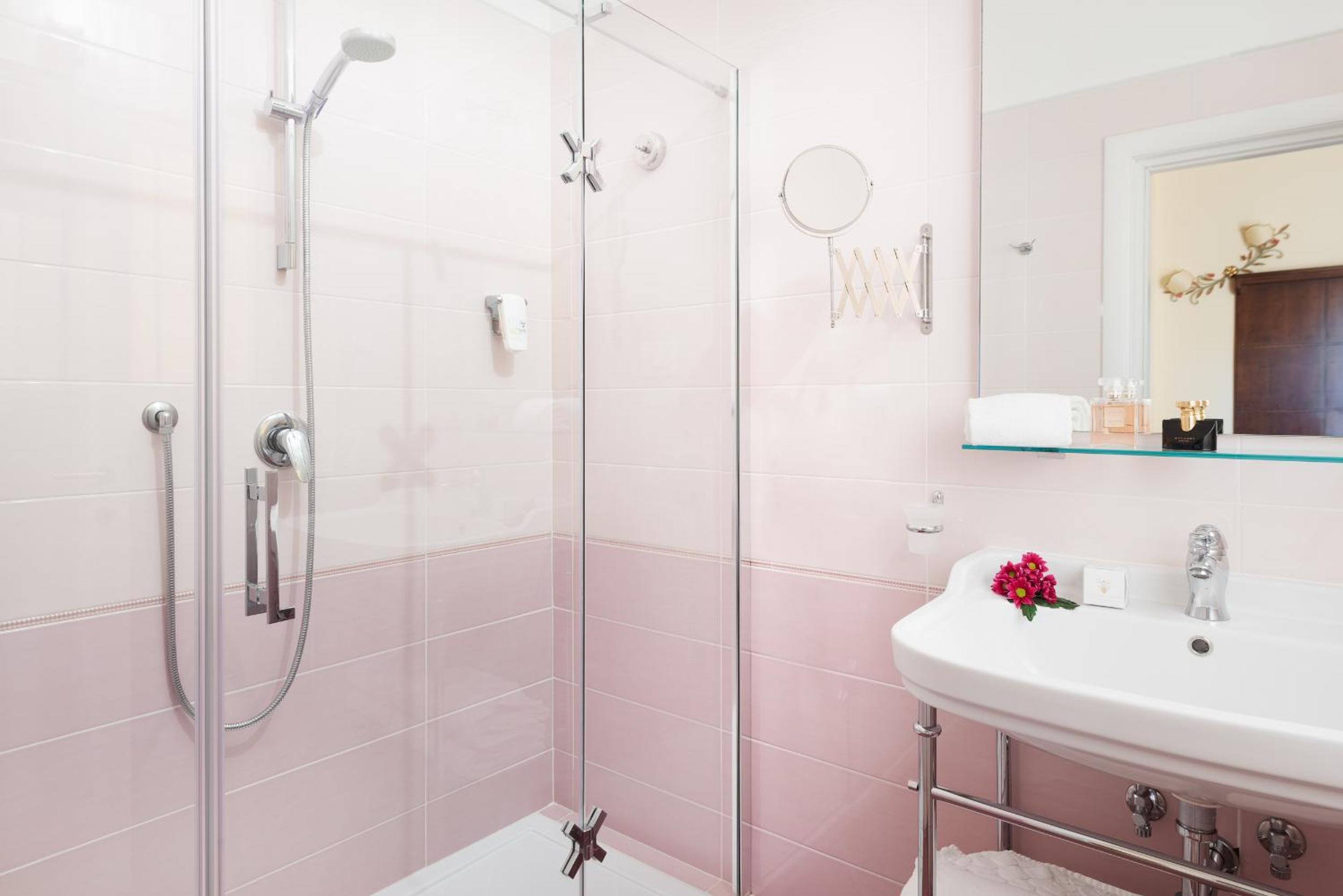 Standard Double or Twin Room - Photo 2