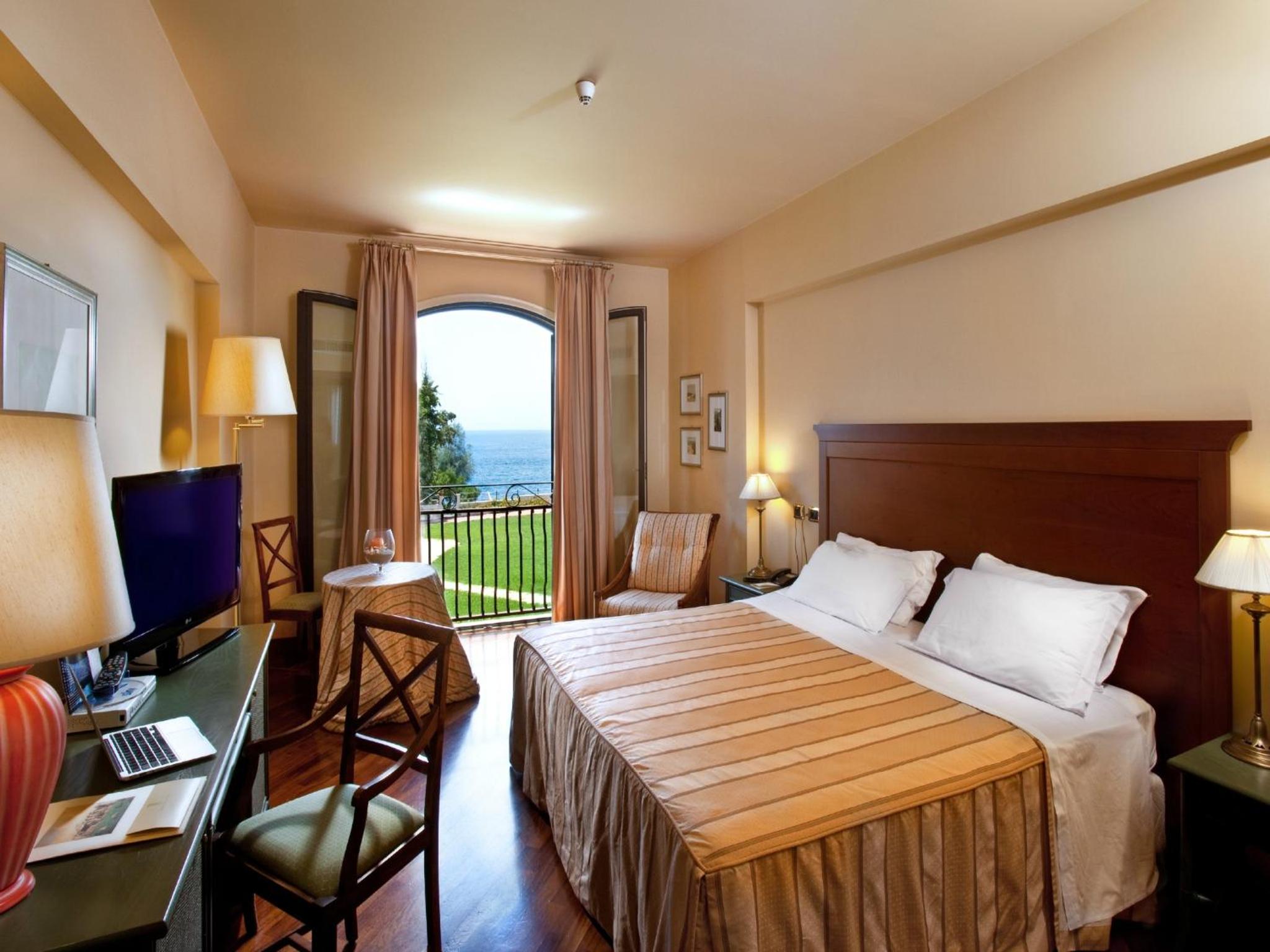 Standard Double or Twin Room with Sea View - Photo 1
