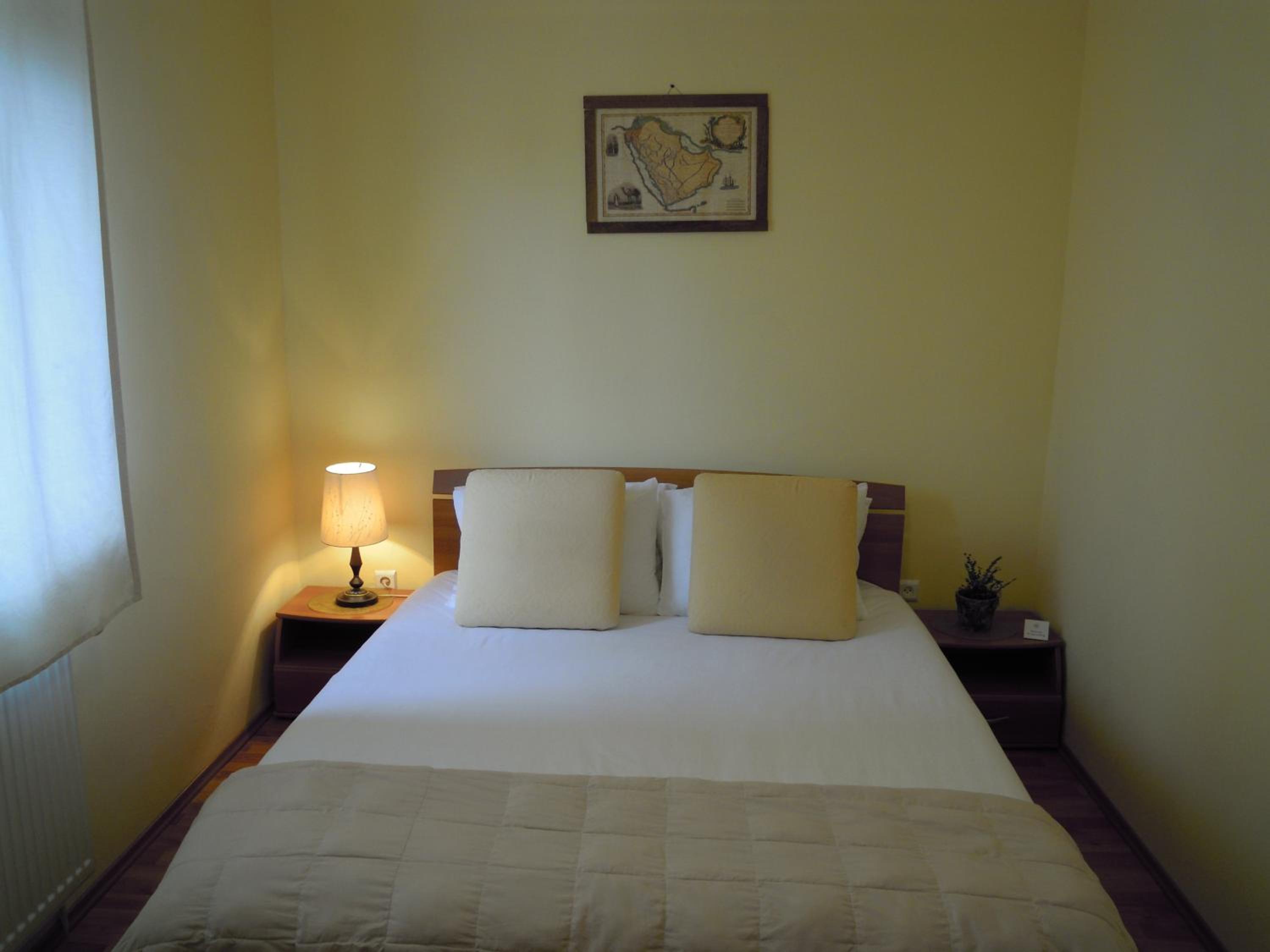 Standard Double Room With Shared Bathroom photo 2