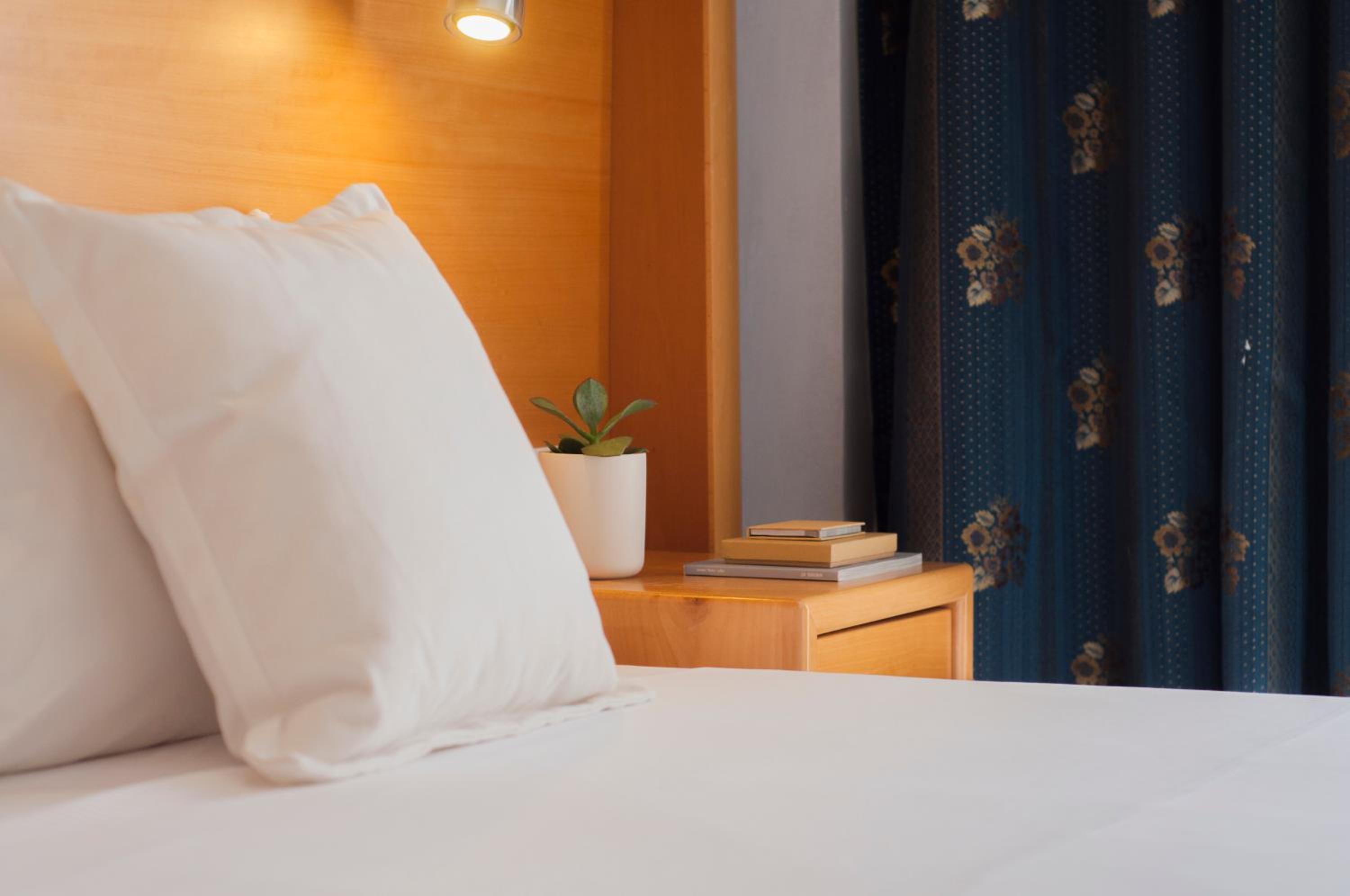 Bed & Sleeping Area