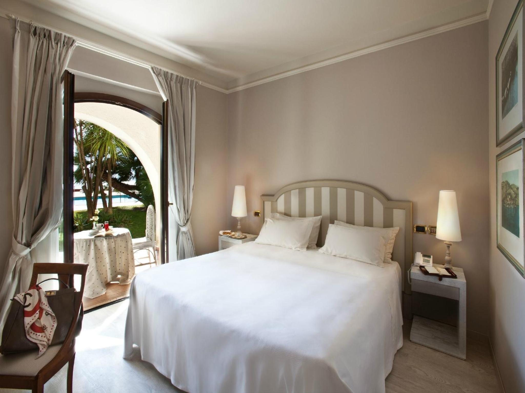 Classic Double or Twin Room with Sea View - Photo 3