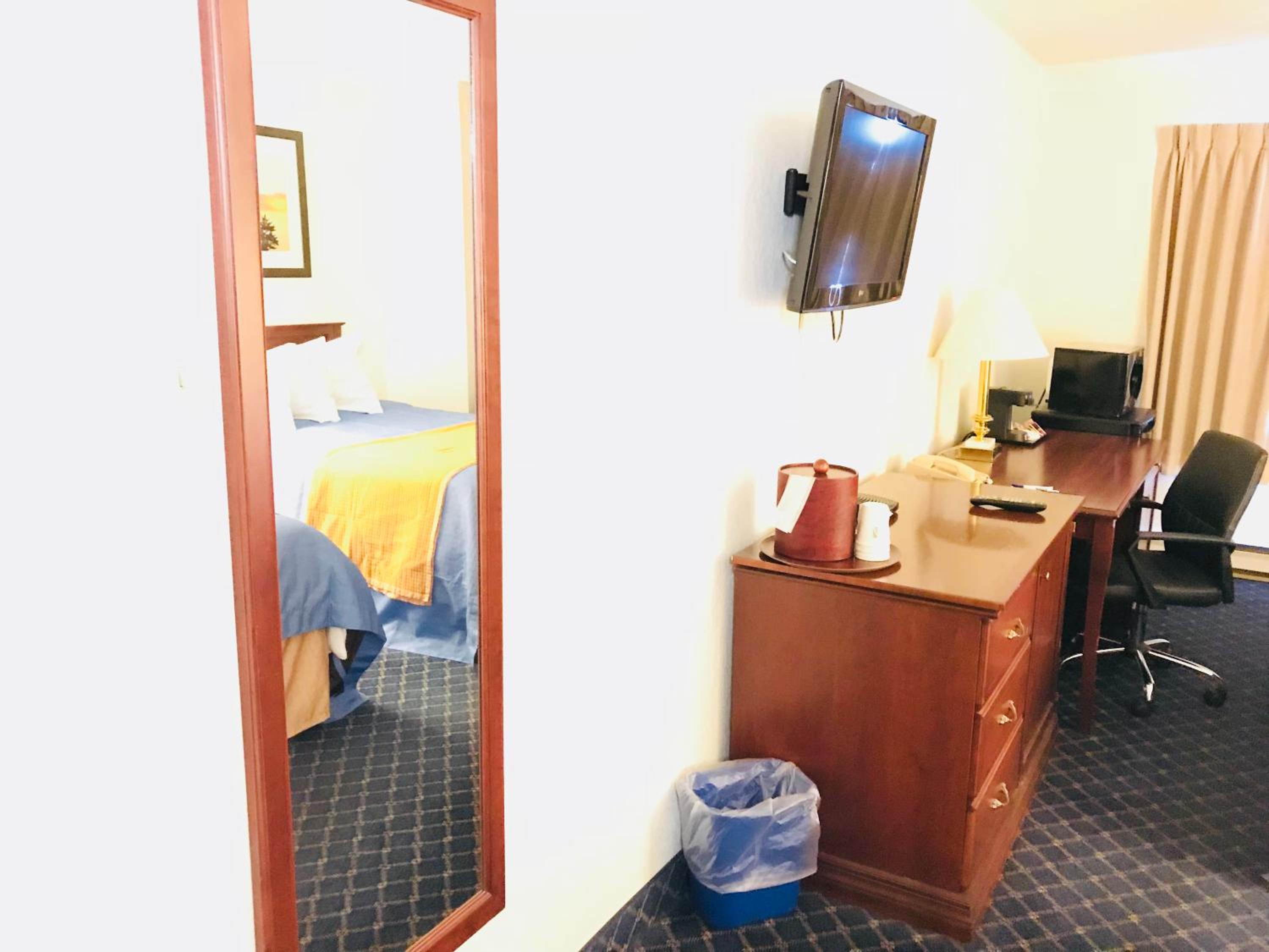 Standard Queen Room