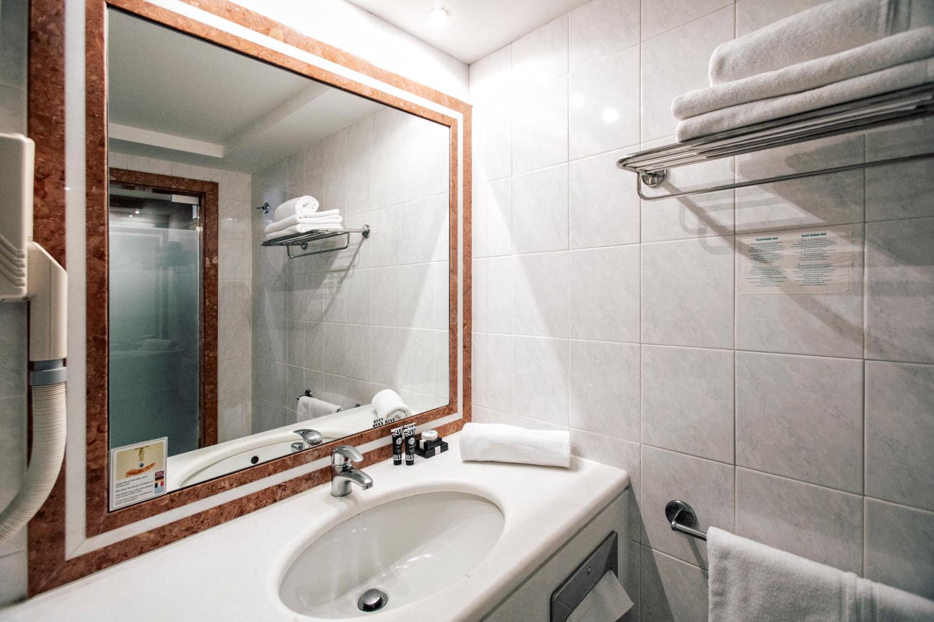 Two-Bedroom Suite - Photo 11