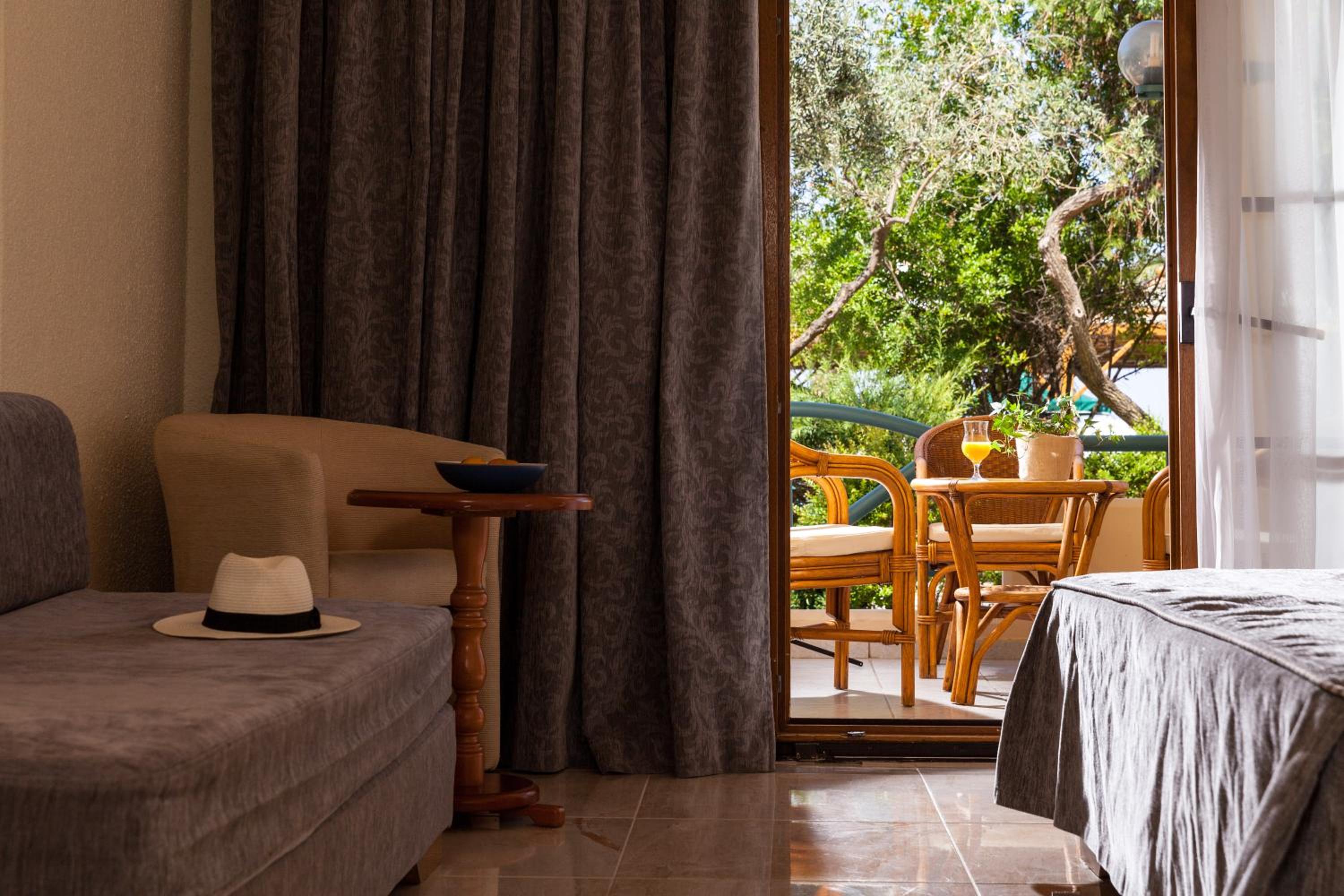 Double Room with Garden View - Photo 7