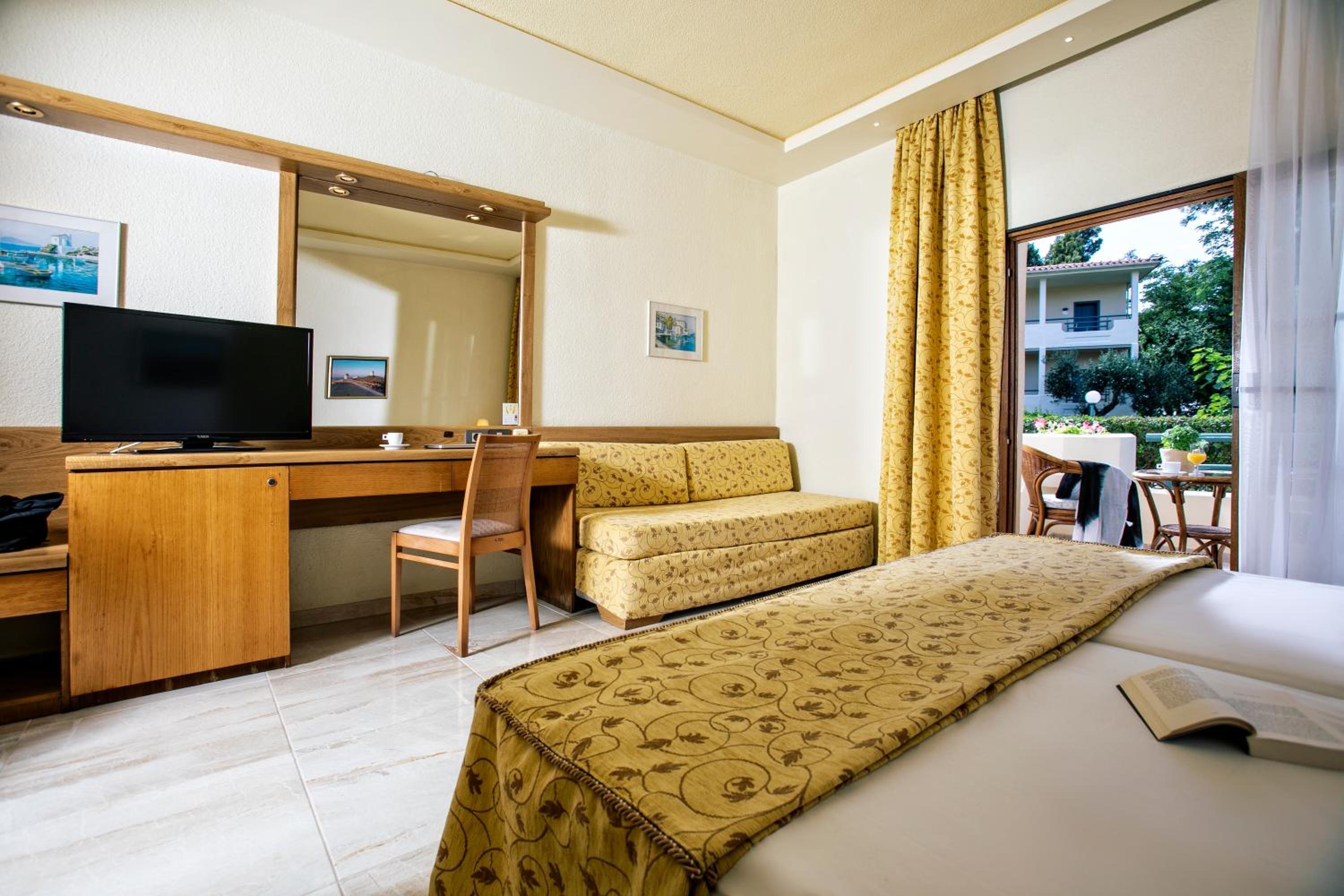 Double Room with Garden View - Photo 5