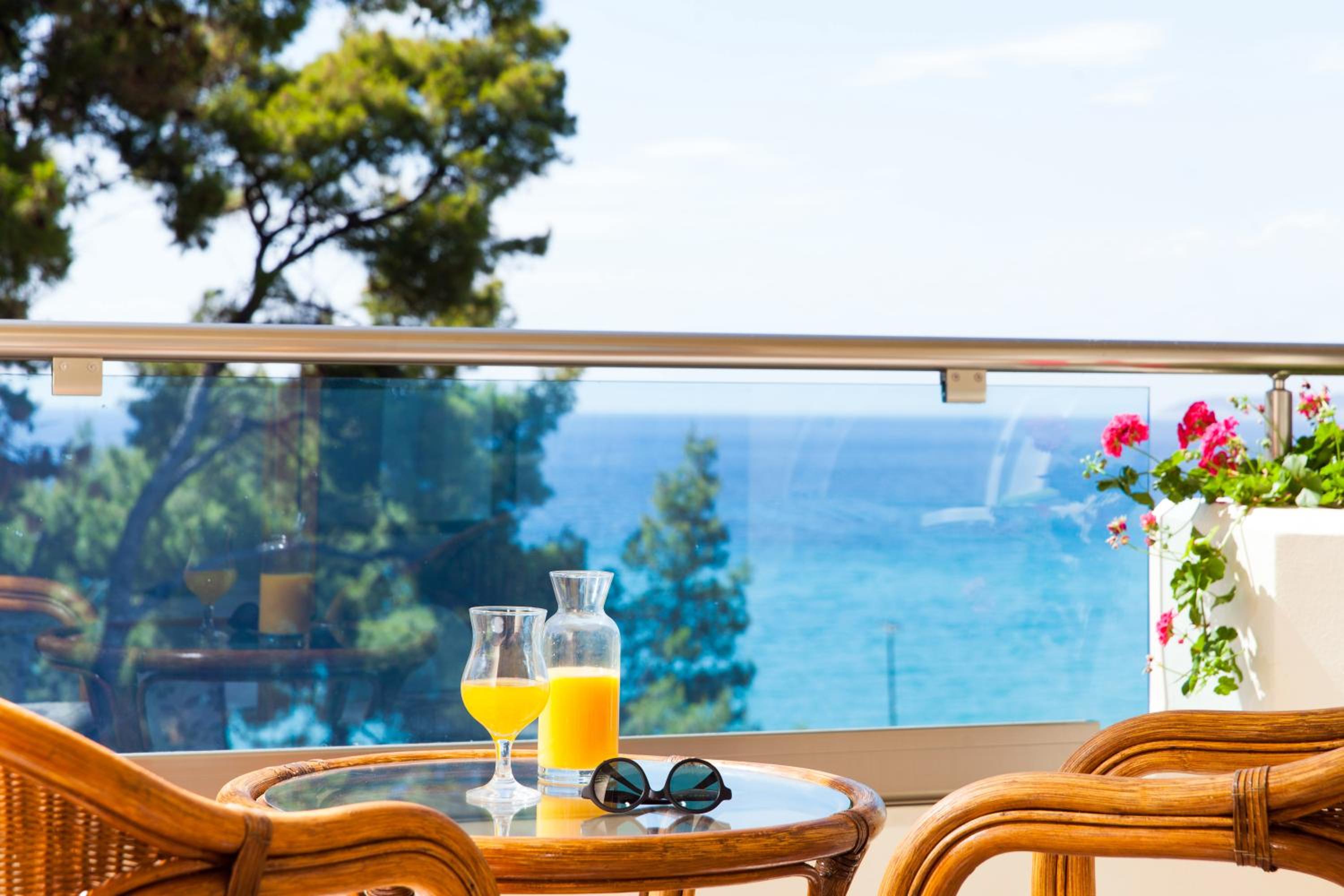 Double Room with Sea View - Photo 3