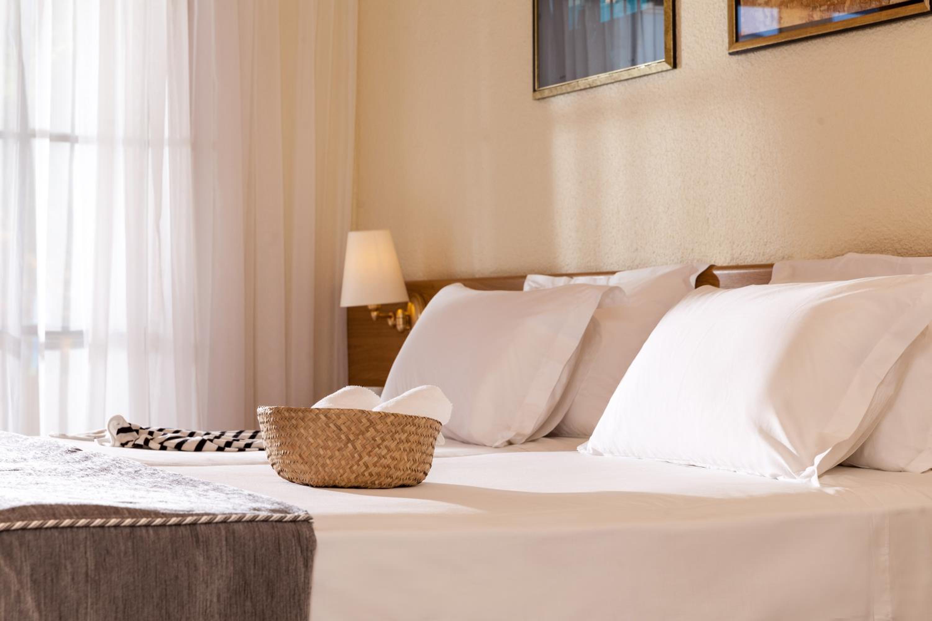 Double Room with Sea View - Photo 2