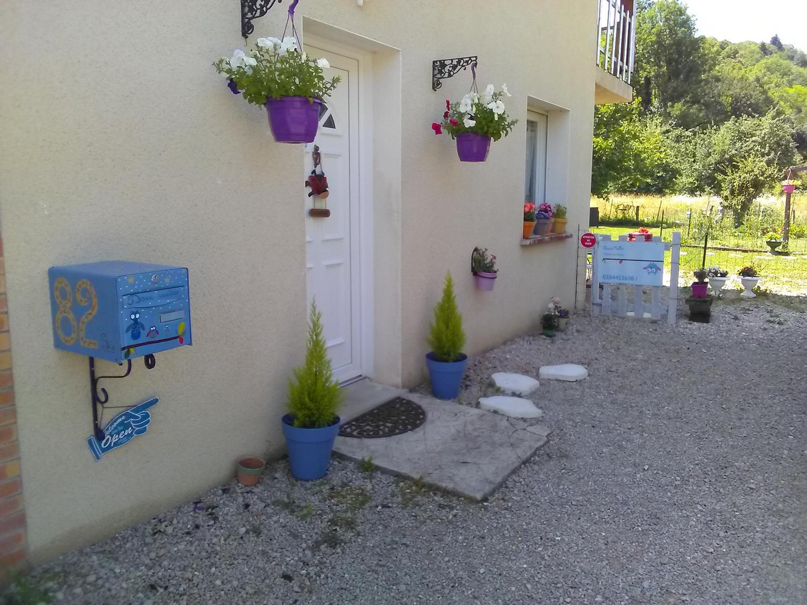 Triple Room with Garden View with Shared Bathroom photo 2
