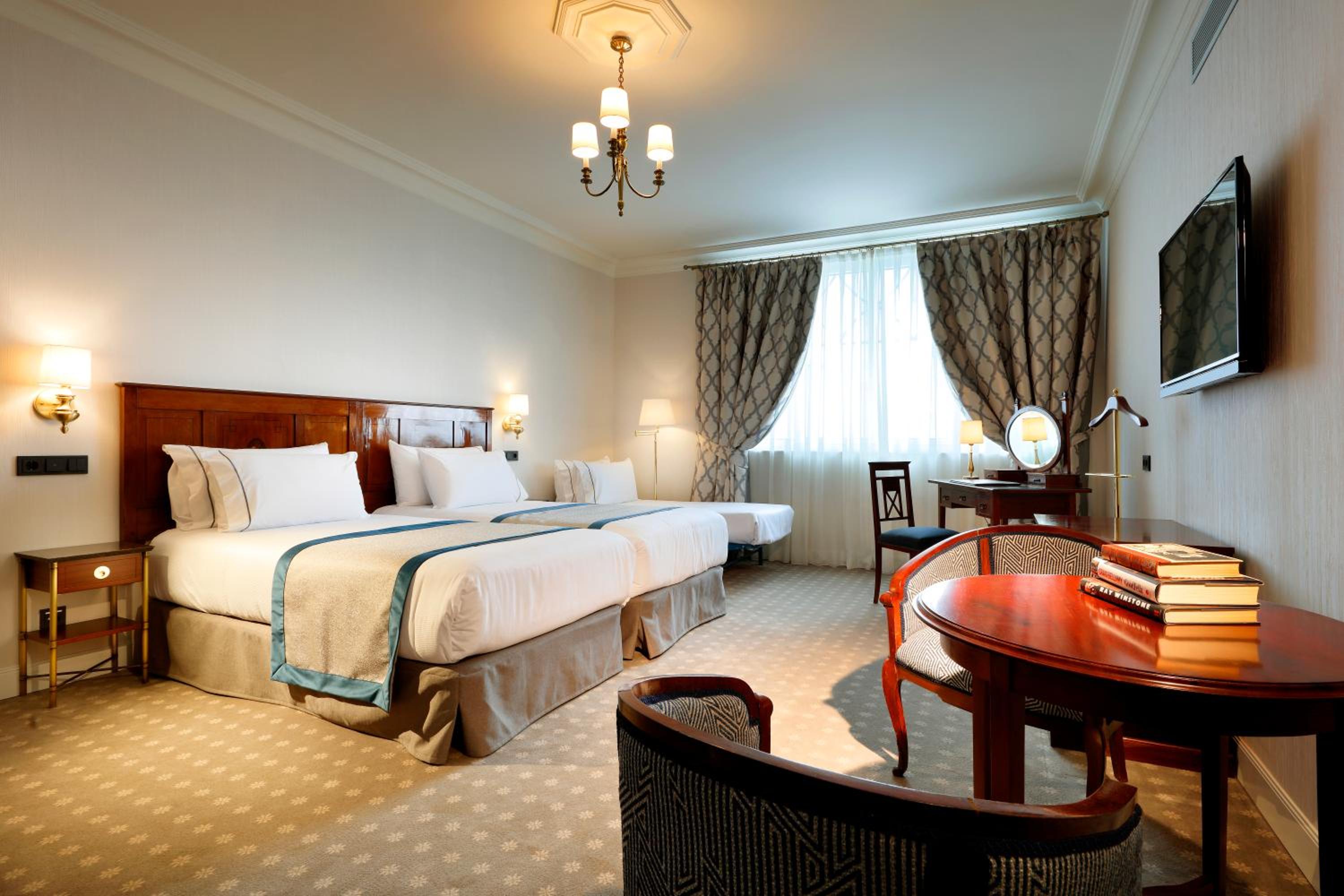 Deluxe Double Room with Extra Bed - Photo 1