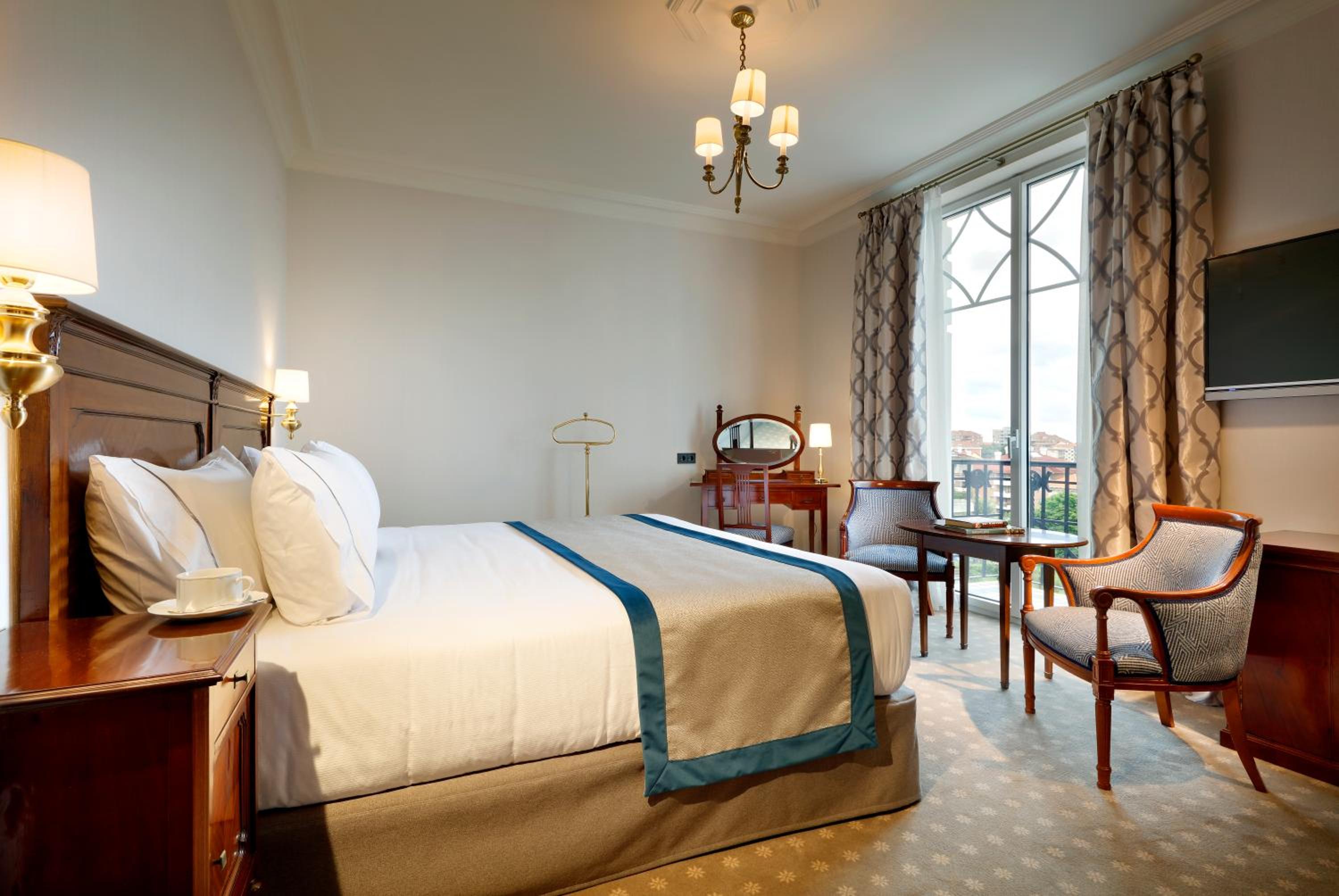 Deluxe Double Room - Photo 8