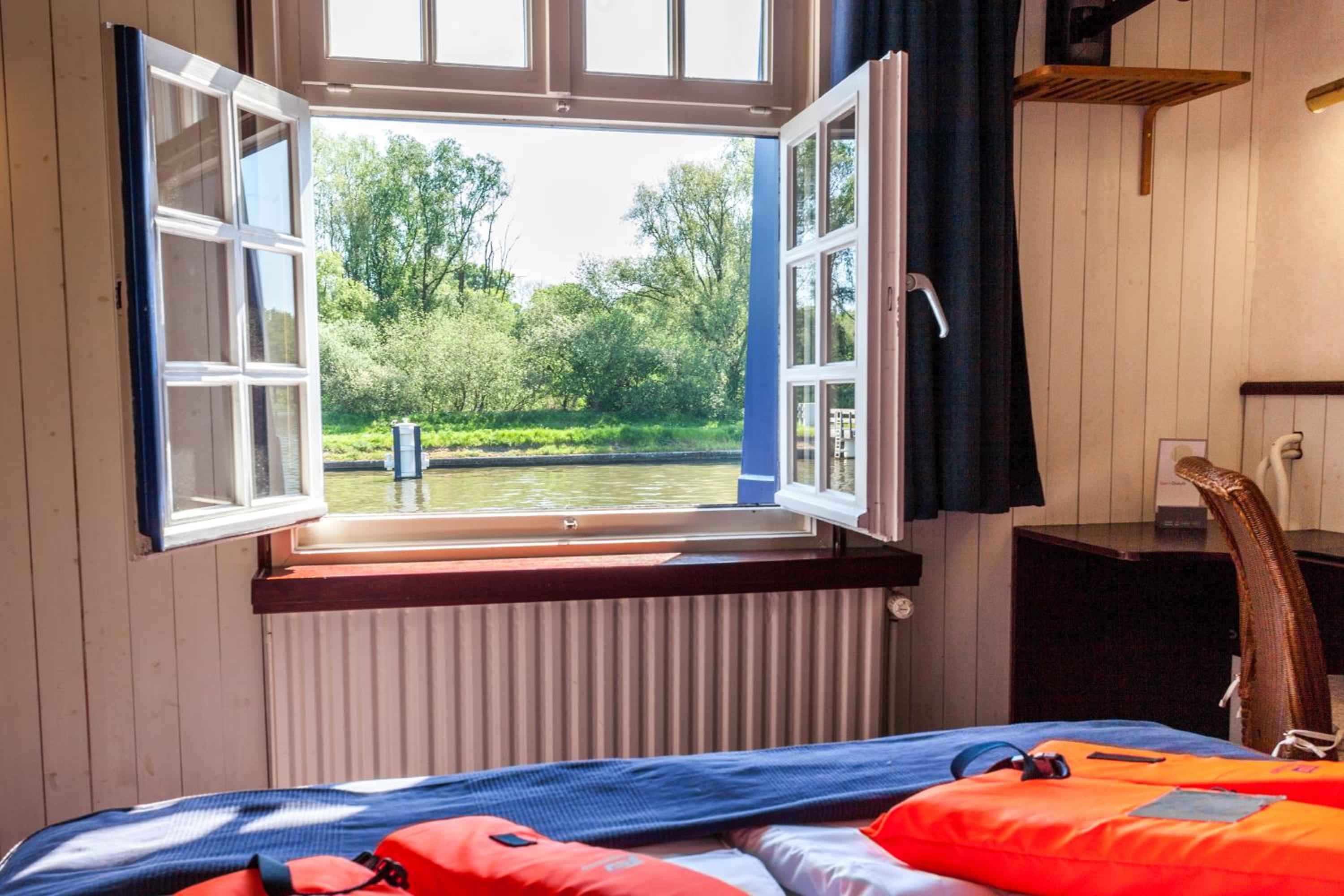 Cruise Cabin - Canal View photo 3