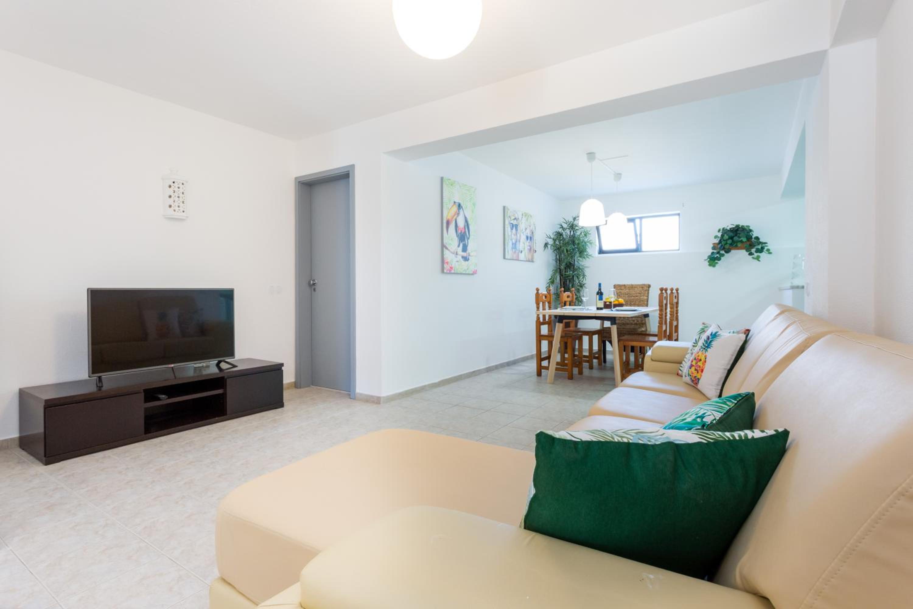 4-Bed Female Dormitory Room photo 1