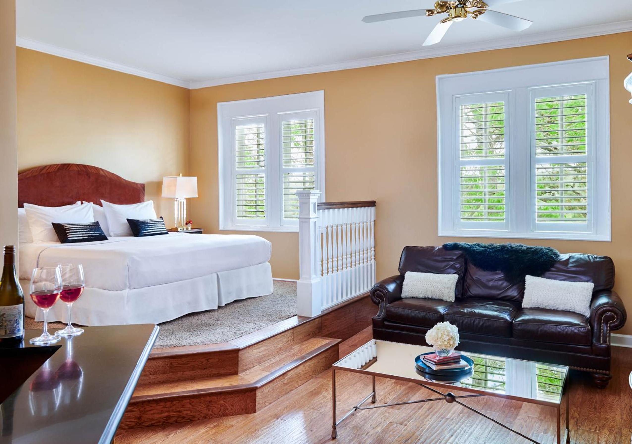 King Studio with Sofa Bed
