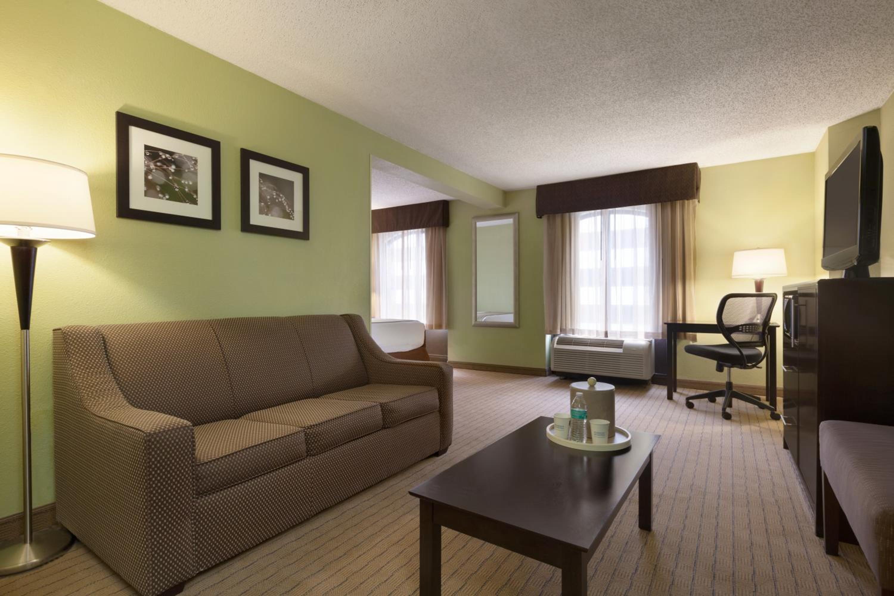 Premier Queen Room - Non-Smoking