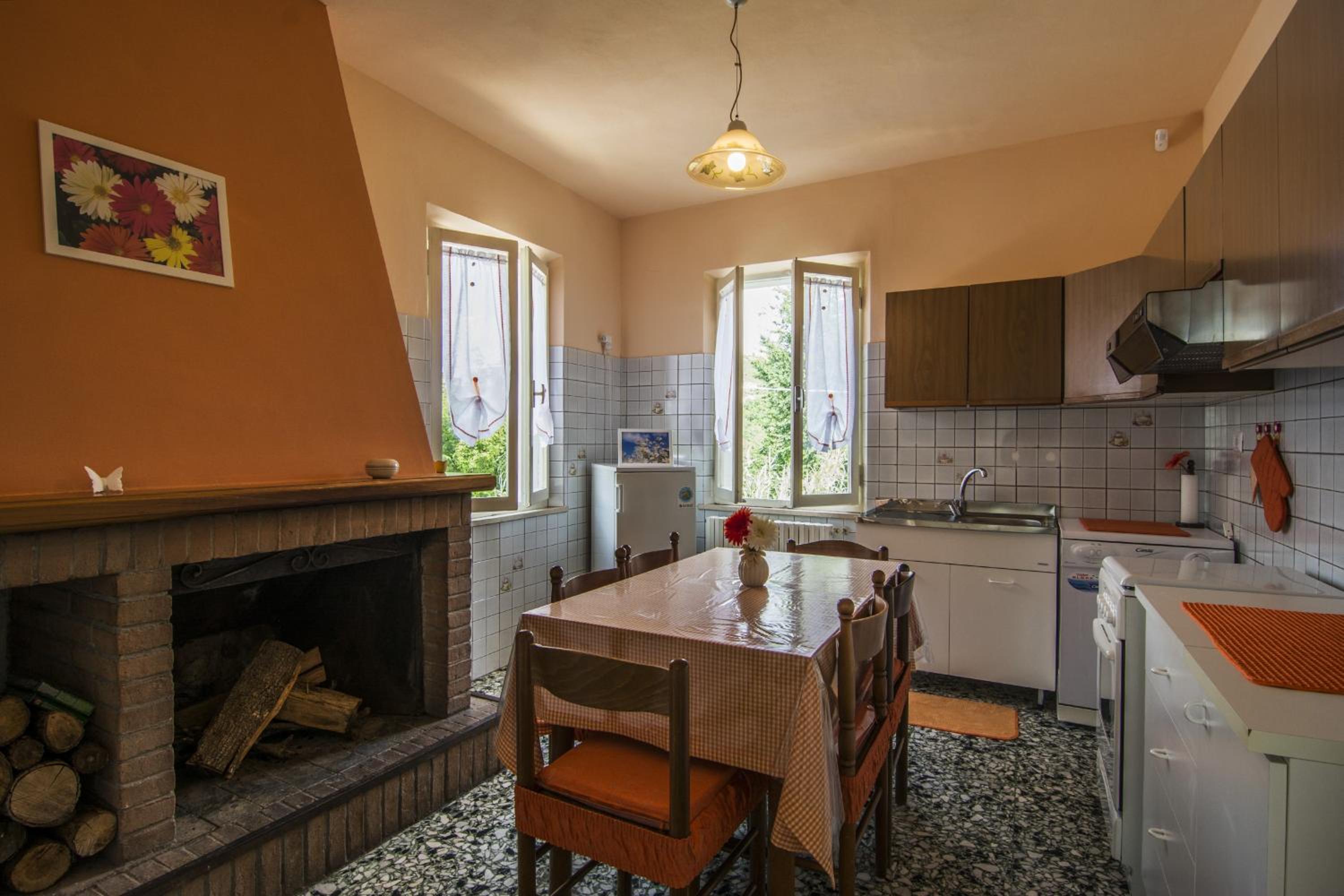 Apartment with Mountain View - Photo 10