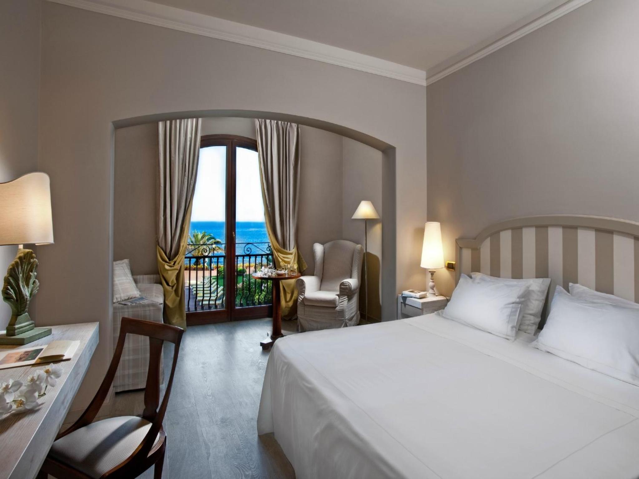Superior Double or Twin Room with Sea View - Photo 1