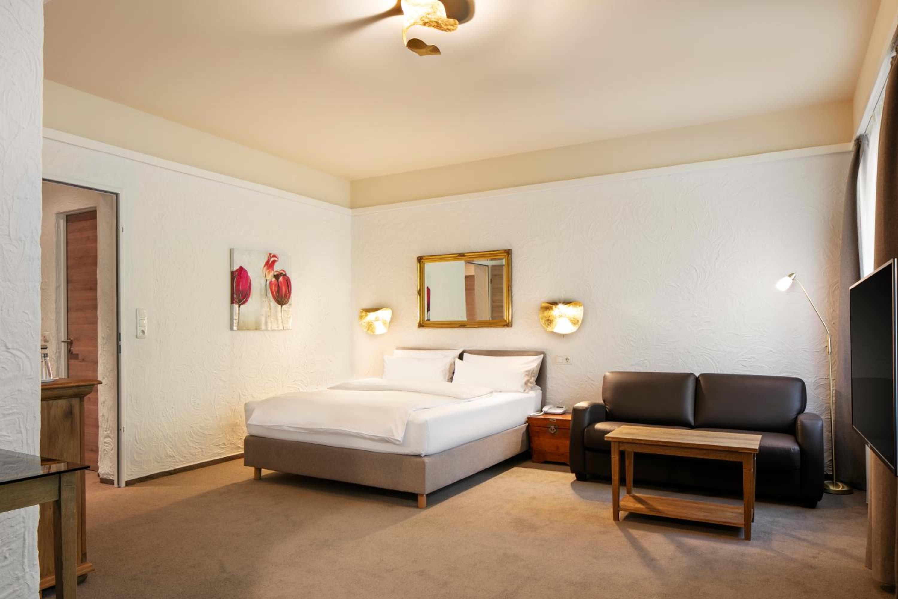 Comfort Queen Room - Photo 5