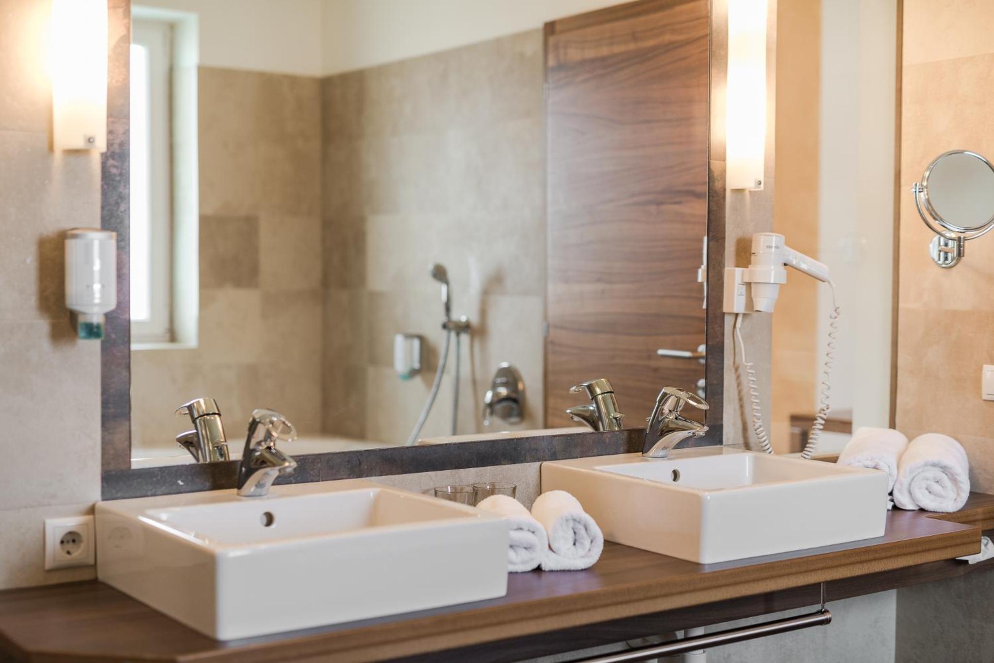 Deluxe Junior Suite - Photo 6