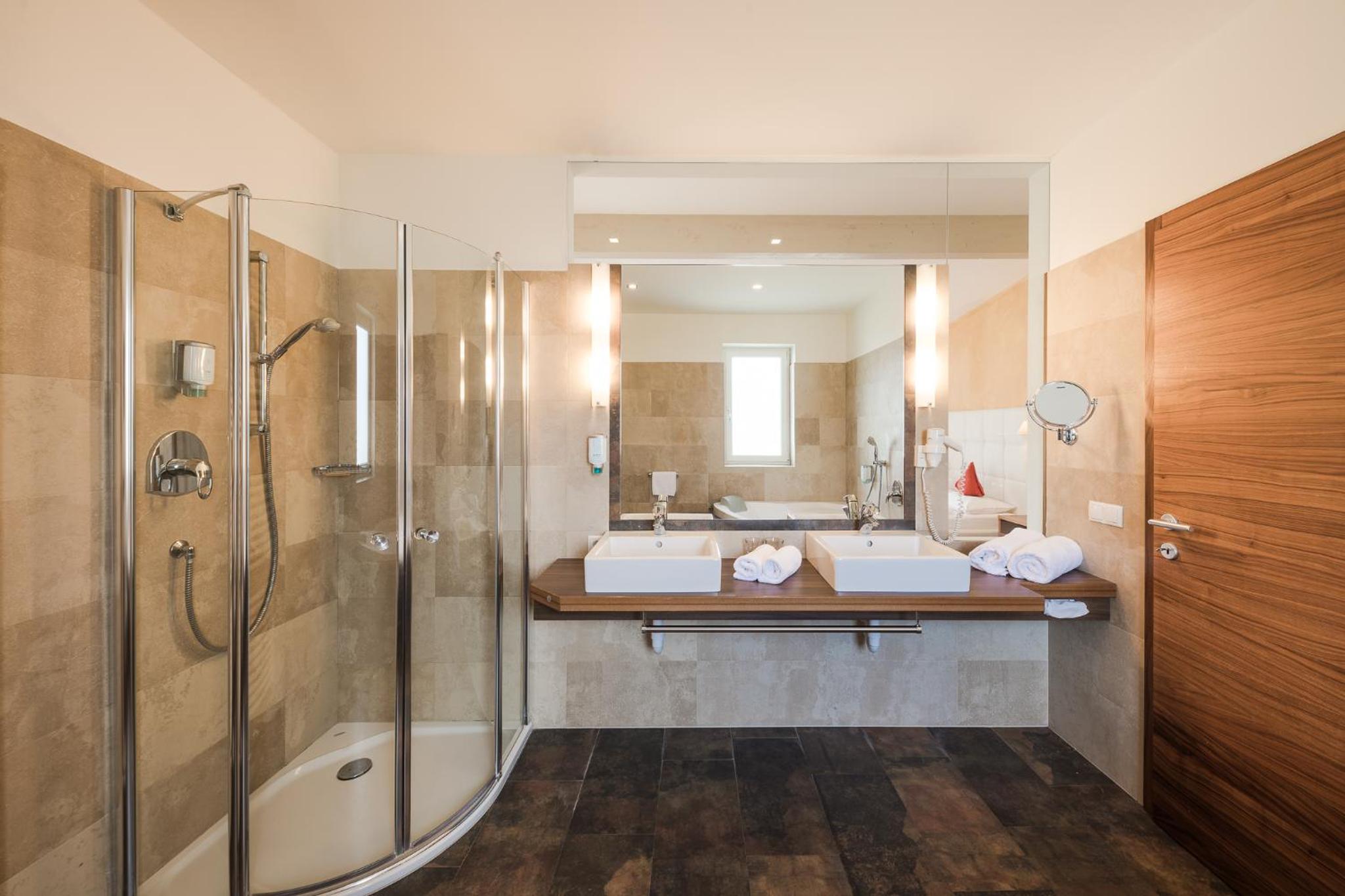 Deluxe Junior Suite - Photo 2