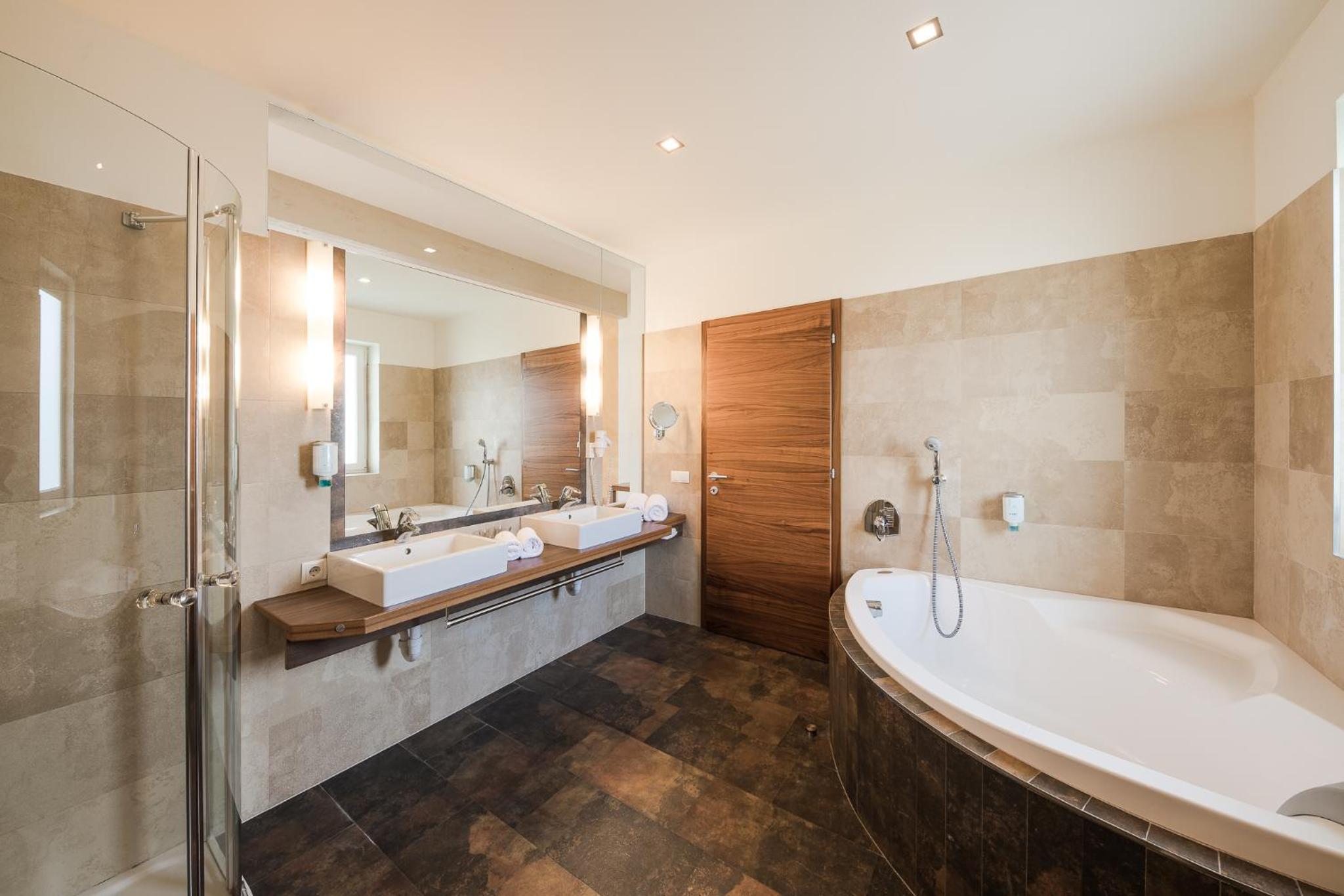 Deluxe Junior Suite - Photo 5
