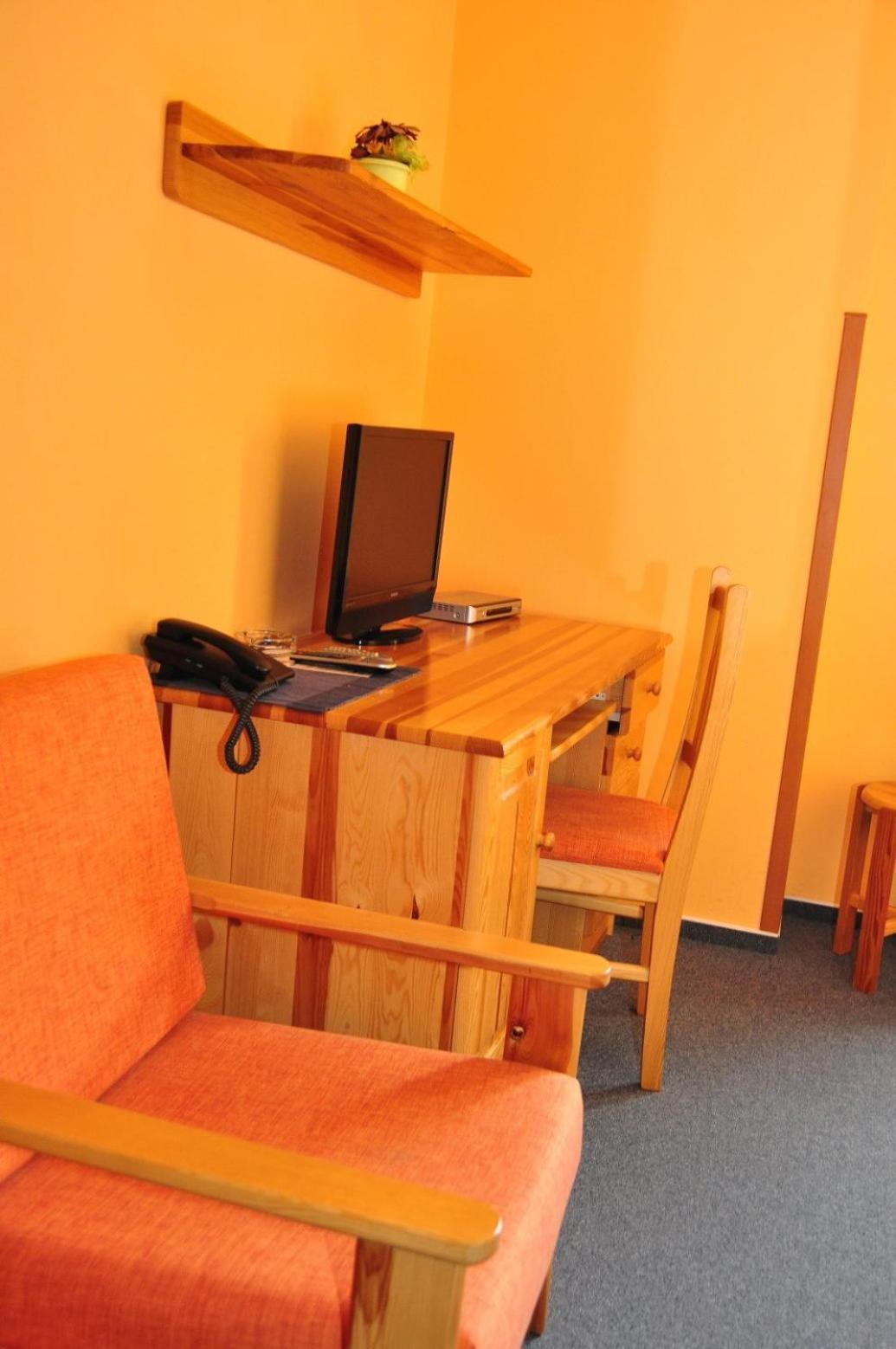 Twin Room - Photo 8