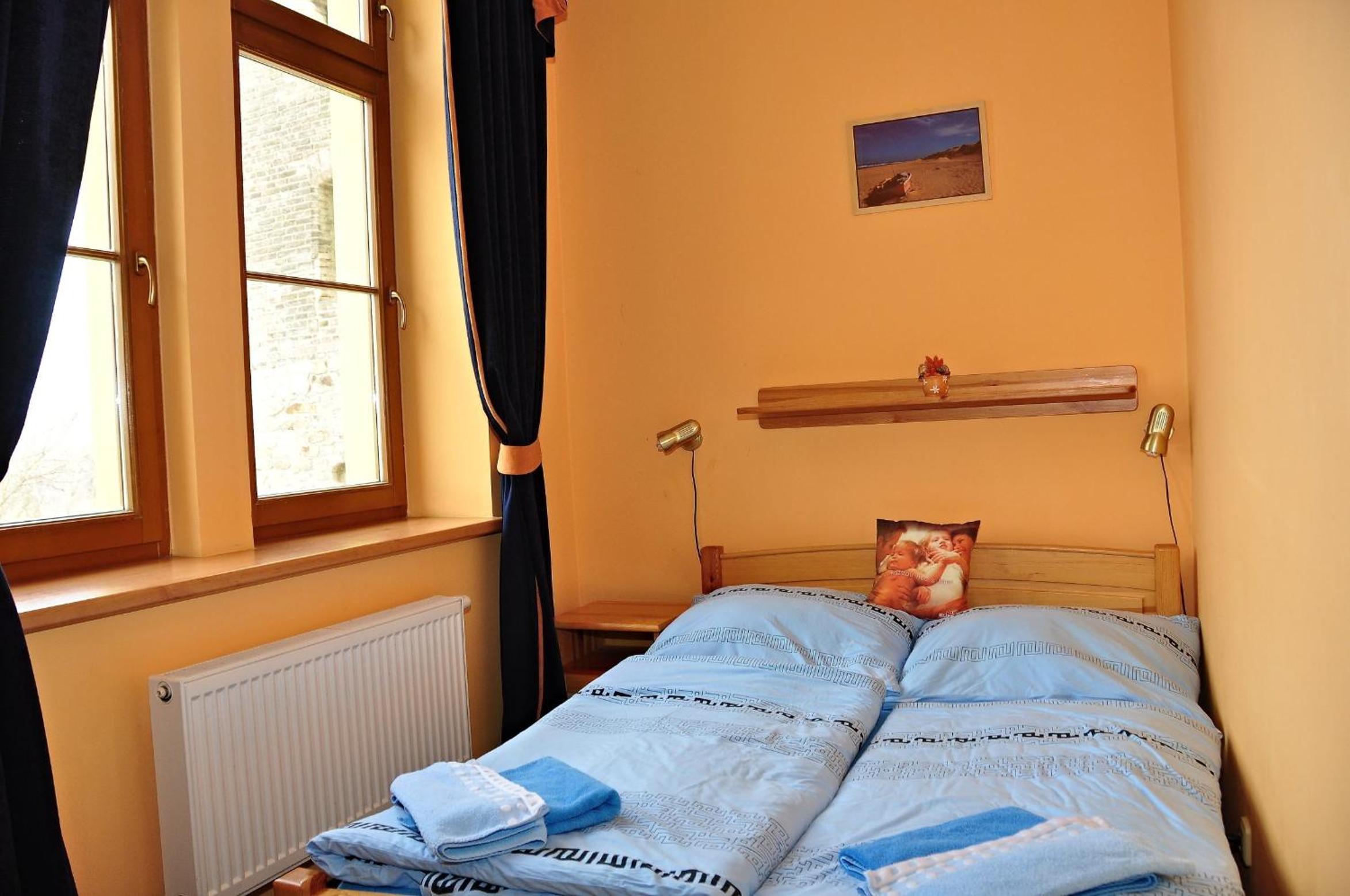 Twin Room - Photo 9