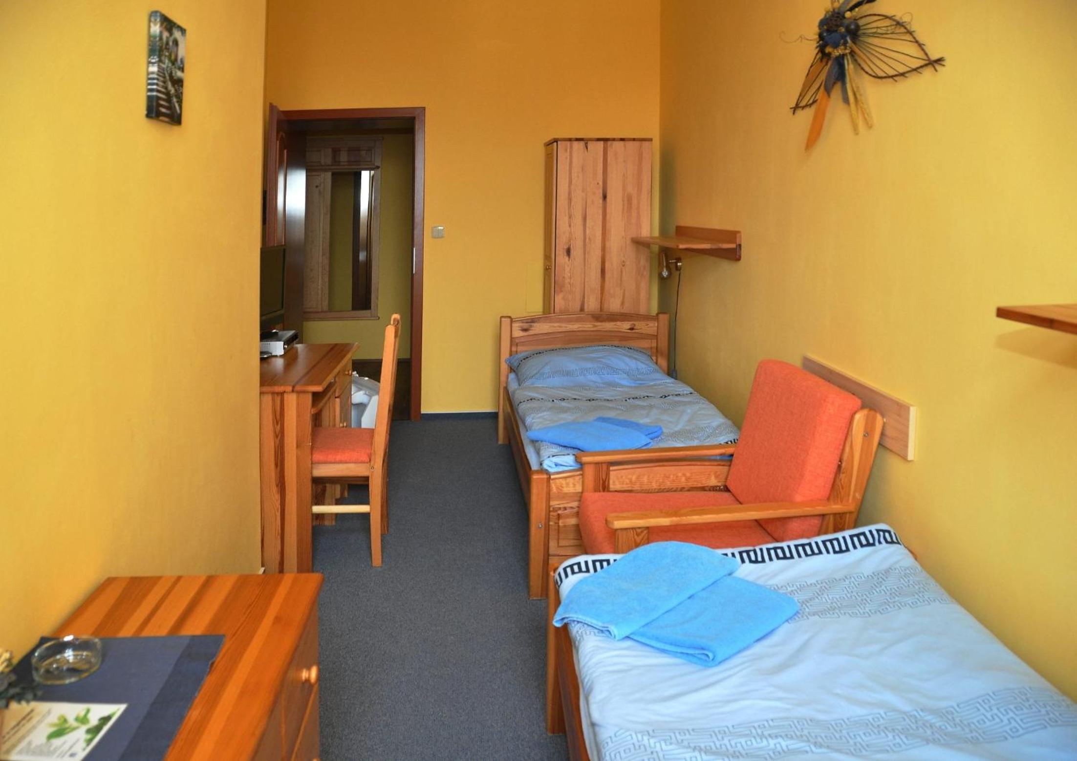 Twin Room - Photo 12