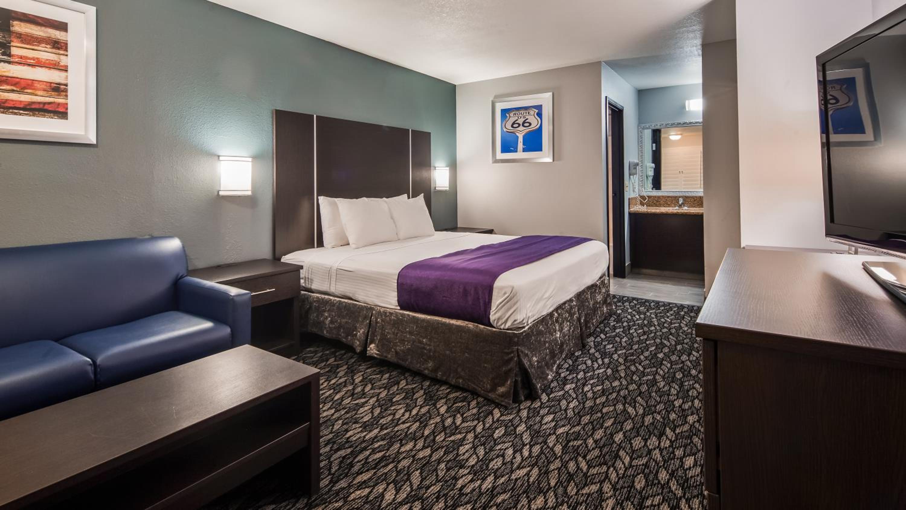 Deluxe King Room - Non-Smoking - Photo 5