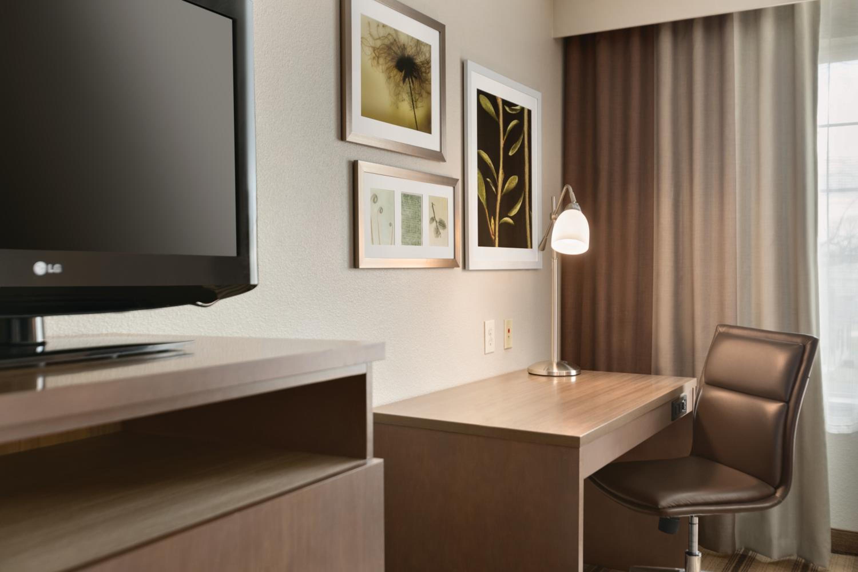 King Studio with Sofa Bed - Photo 3