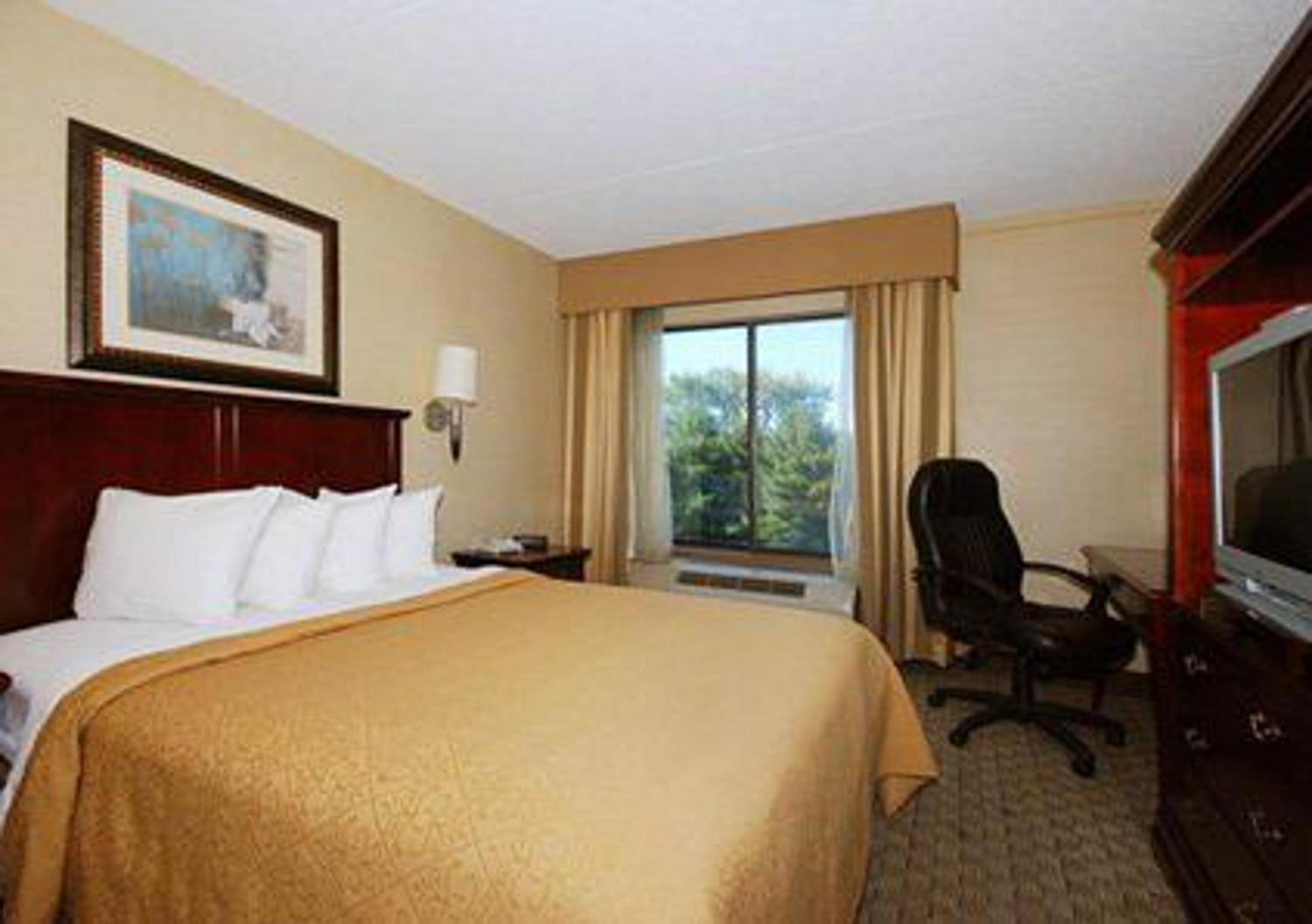 Queen Room - Non-Smoking - Photo 4